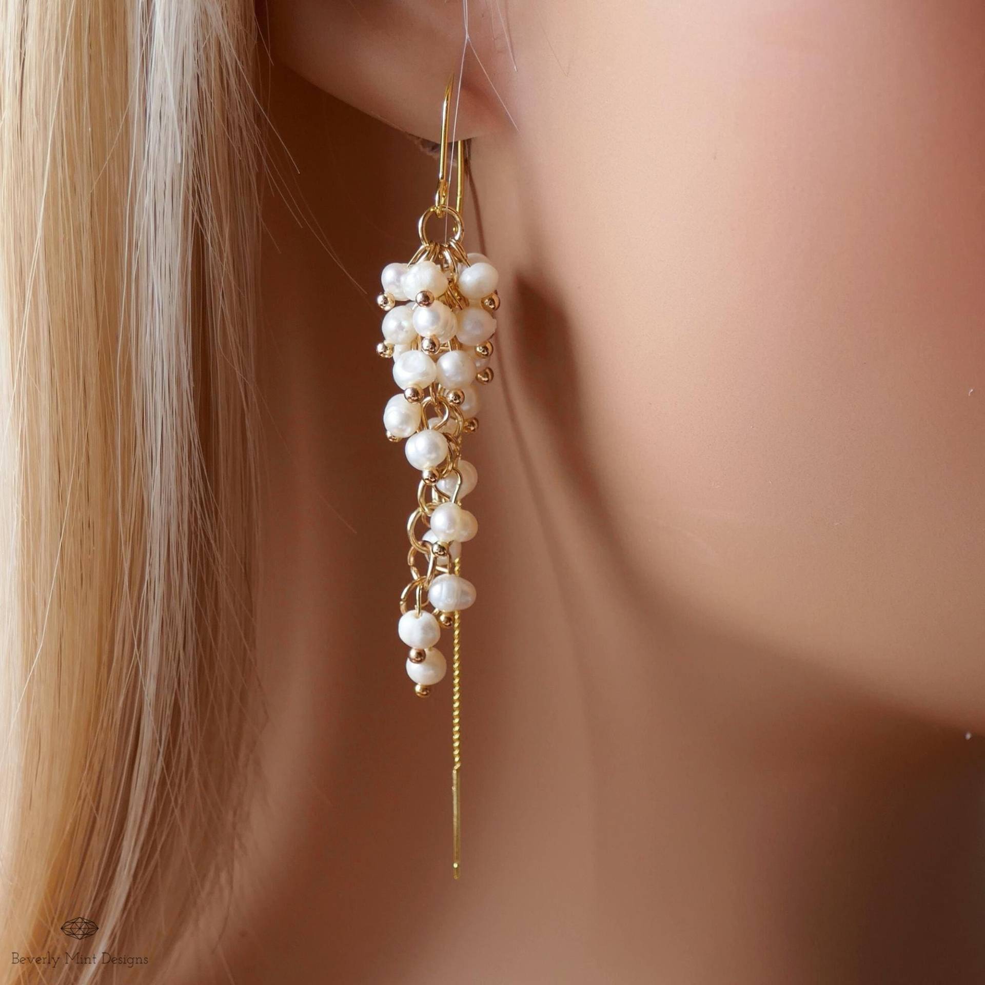 Perlencluster Durchzieher Ohrringe, Lange Statement Hängeohrringe, Goldkette Brautschmuck, Elegantes Geschenk Für Sie von BeverlyMintDesigns