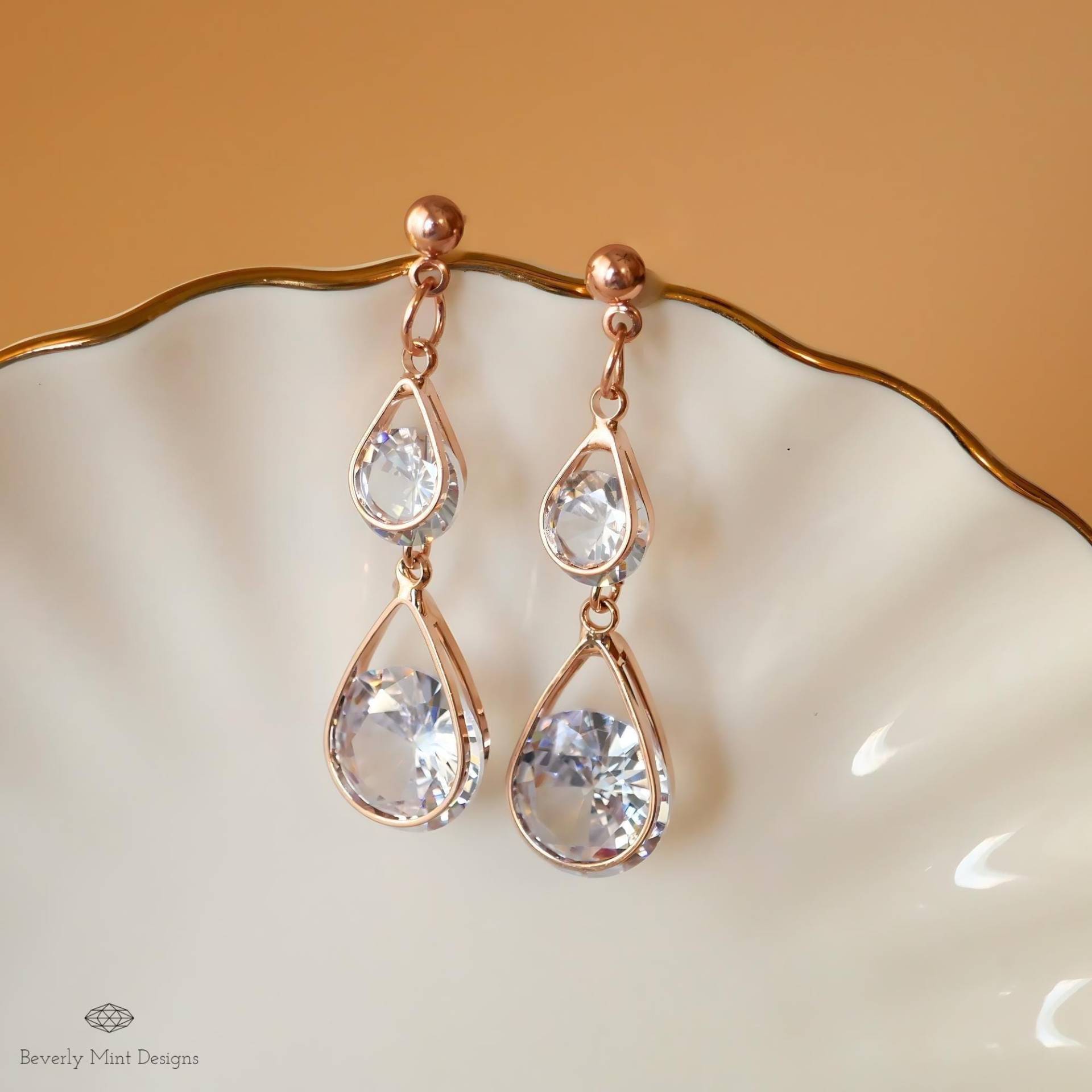 Rose Gold Baumeln Ohrringe, Ohrstecker, Waterdrop Statement Braut Geschenk Für Sie von BeverlyMintDesigns