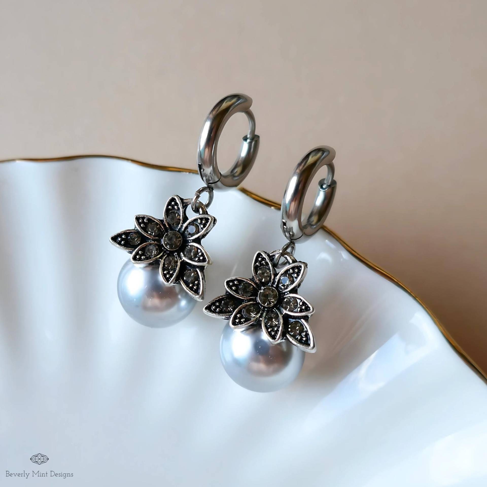 Silber Perlen Ohrringe, Vintage Blumen Statement Tropfen Antique Style Schmuck, Elegante Handgemachte Weihnachtsgeschenk von BeverlyMintDesigns