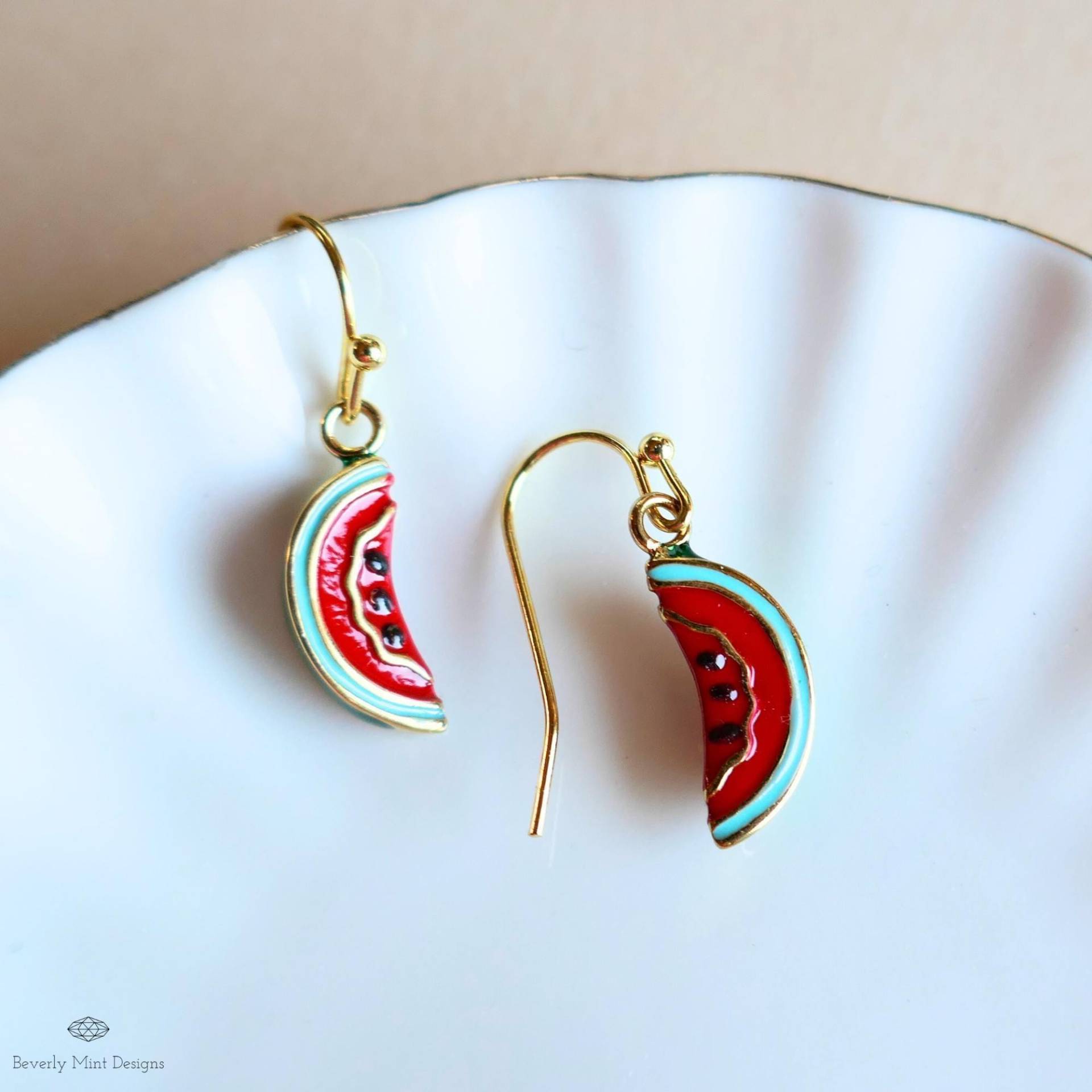 Wassermelone Ohrringe, Sommer Obst Emaille Spaß Baumeln Nette Goldohrringe, Sommergeschenk Schmuck, Feiertagsgeschenk von BeverlyMintDesigns