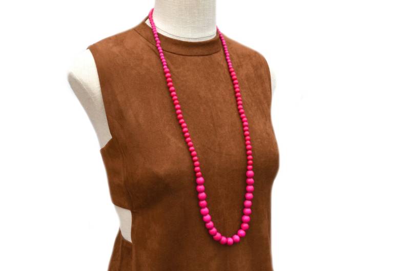 Lange Hot Pink Holzperlenkette Leichter Statement-Schmuck Lange Hot Pink Holzperlenkette Leichter Statement-Schmuck von BevinBold
