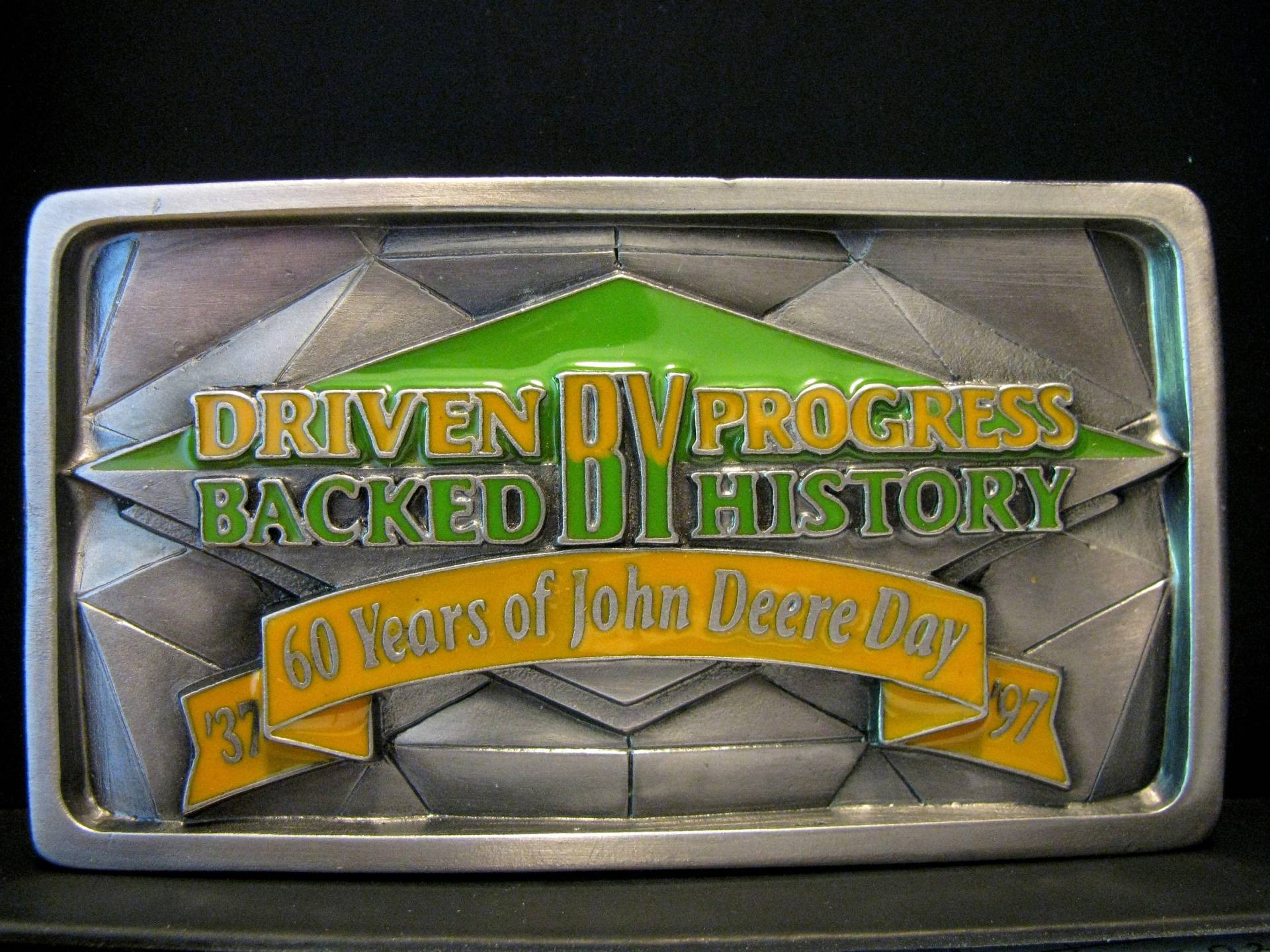 John Deere Tag 60 Jahre 1937 - 1997 Getrieben Von Fortschritt Unterstützt Durch Geschichte Zinn & Epoxy Gürtelschnalle Jd Collectible Anniversary von BeyerTractor