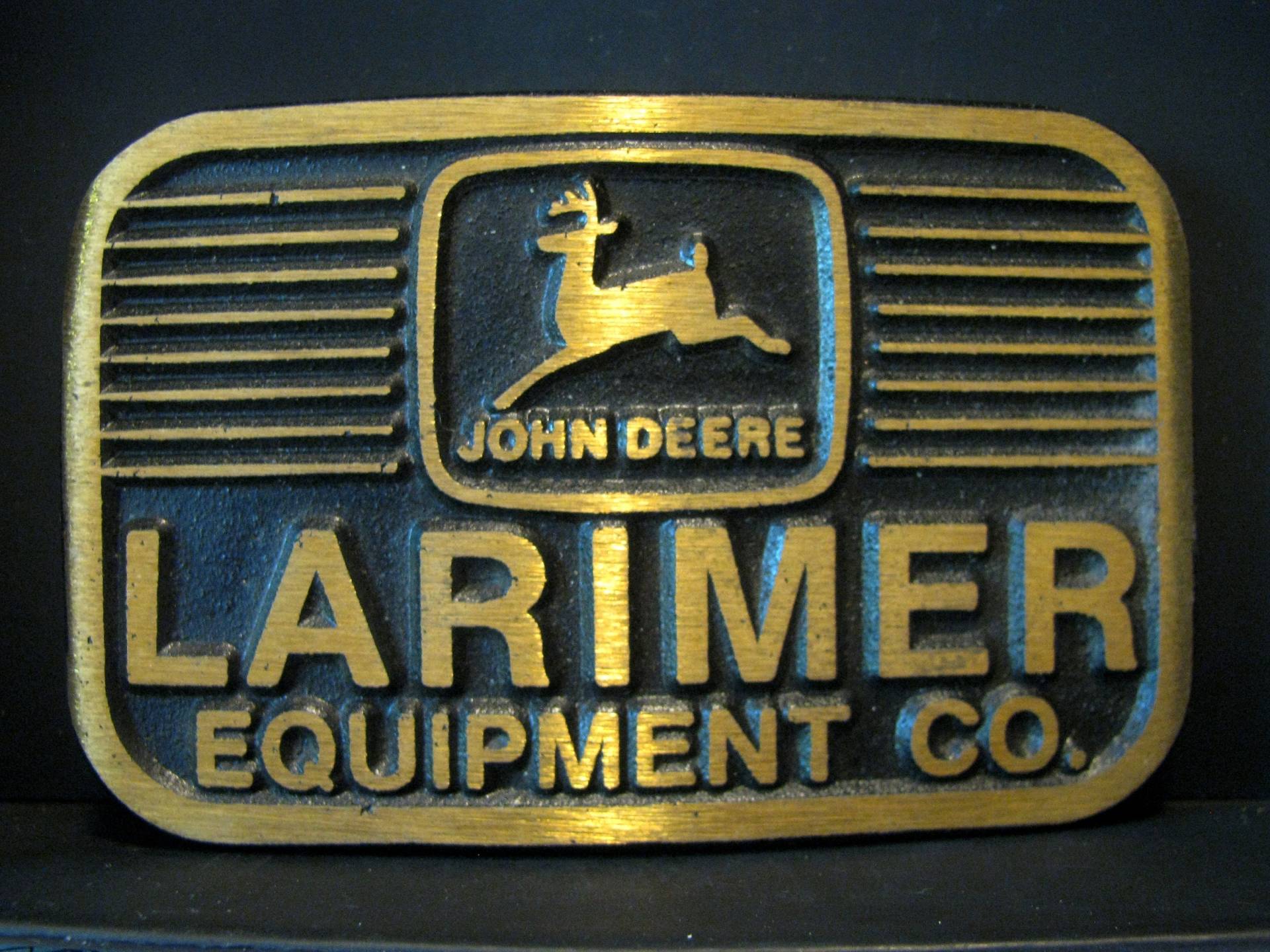 Selten John Deere Dealership Larimer Equipment Company Colorado Solid Brass Gürtelschnalle Von Dyna Buckle Jd Collectible von BeyerTractor