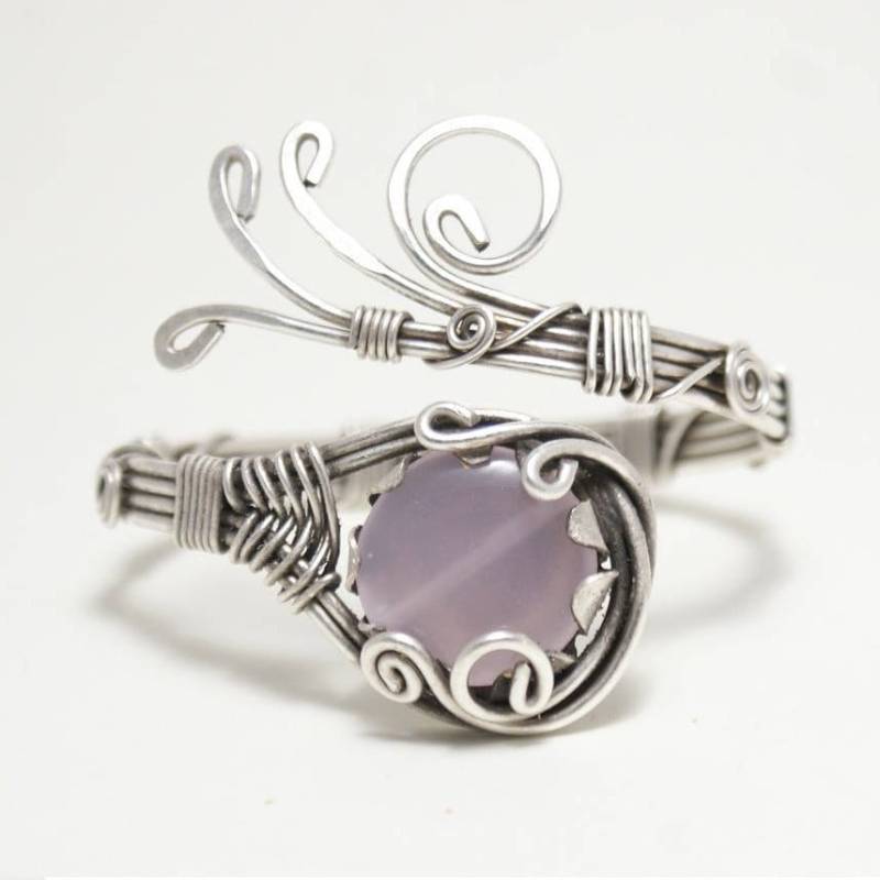 Handgefertigter Rosenquarz Armreif Gewickelt in Silberdraht von BeyhanAkman