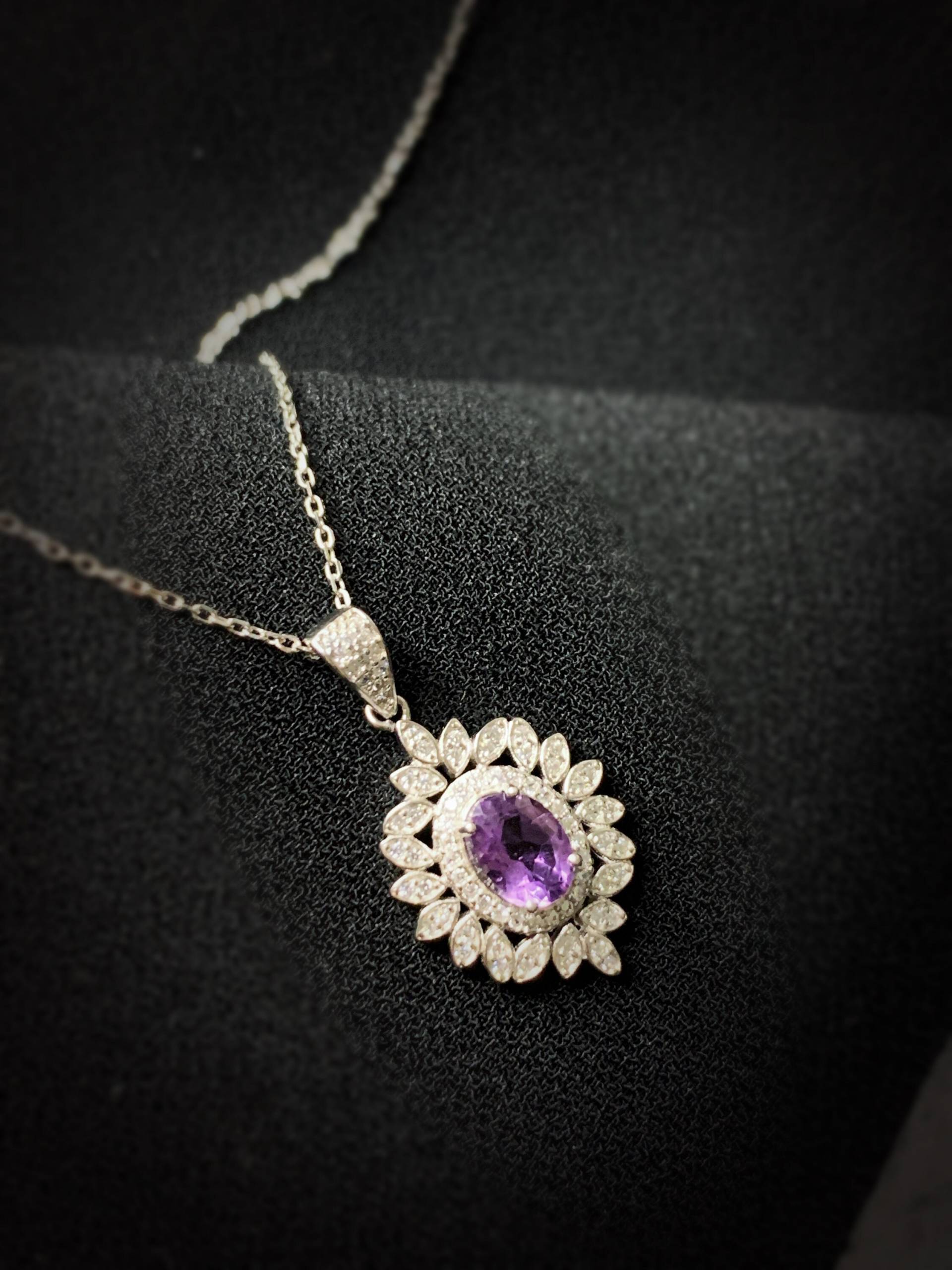 Rosa Oval Amethyst Doppel Halo Anhänger Edelstein Halskette, Blume Elegante Lila Geschenk Für Sie von Beyond2DazzleJewelry