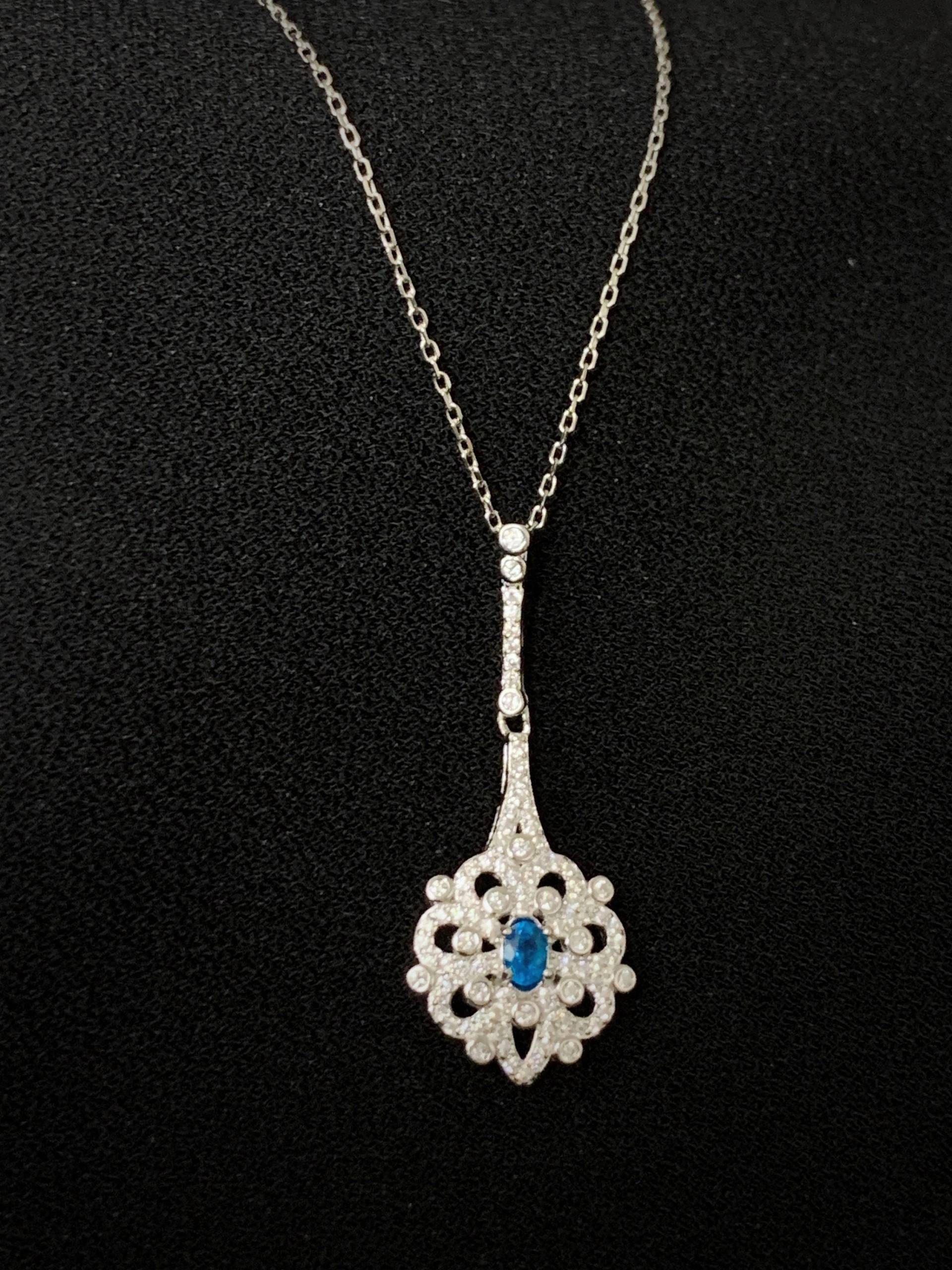 Runde Apatit Doppel Halo Blume Anhänger Edelstein Halskette, Blau Elegante Luxus Geschenk Für Sie von Beyond2DazzleJewelry