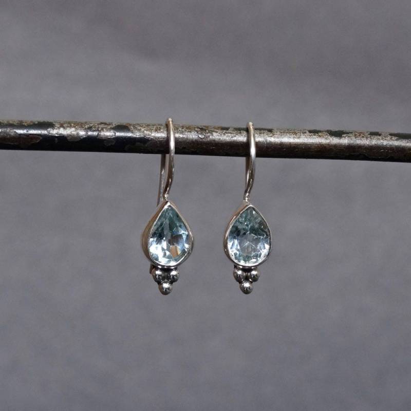 Blauer Topas Ohrringe, Silber Tropfen, Teardrop Edelstein Geburtsstein Schmuck, November Birthstone, Sterling von BeyondBiasa