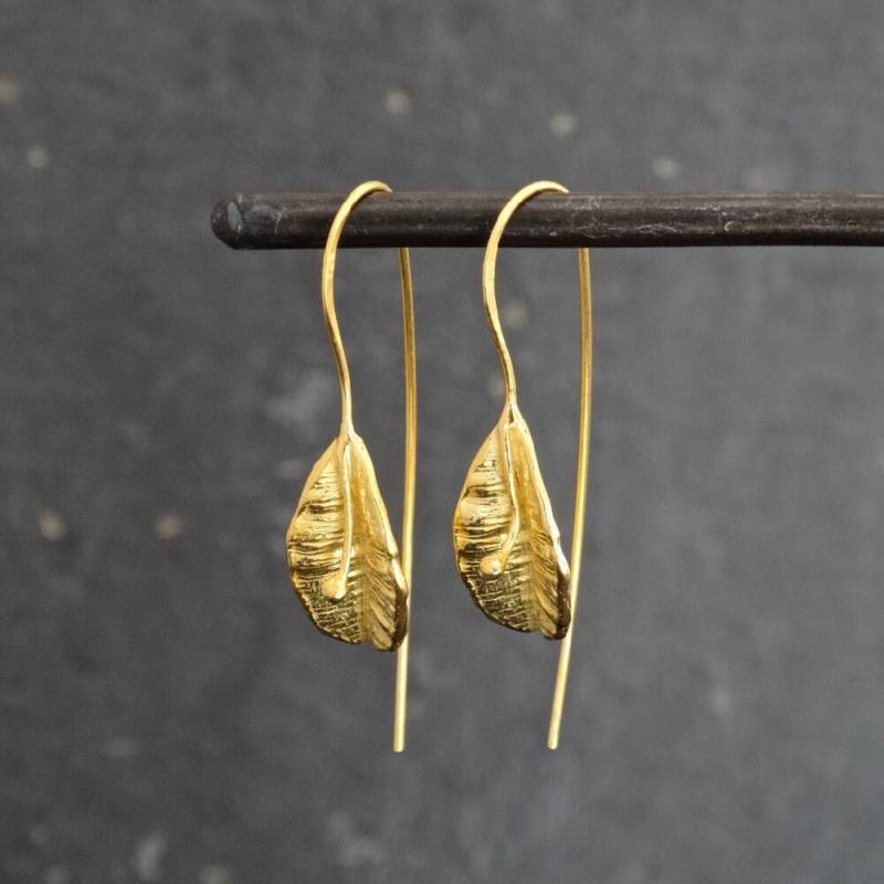 Gold Ohrringe, Blumen Blatt Vermeil Texturiert von BeyondBiasa