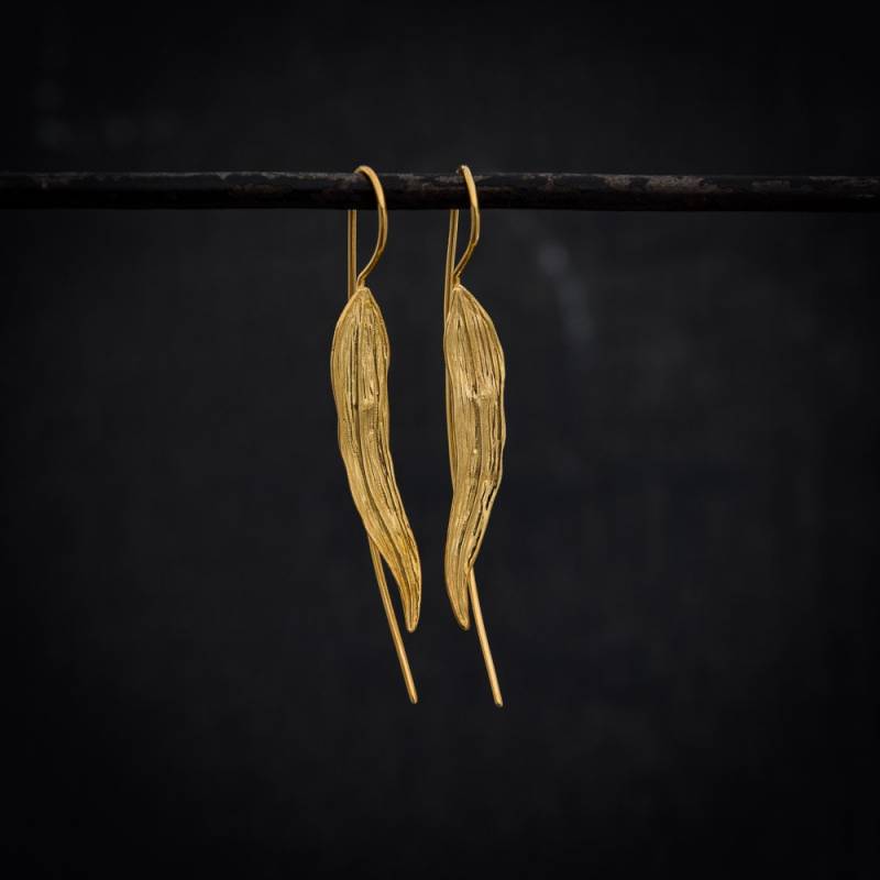 Lange Ohrringe, Blatt Gold Hängeohrringe, Statement Ungewöhnliche Vermeil von BeyondBiasa