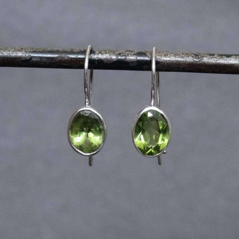 Peridot Tropfen, Ohrringe, Und Silber, August Geburtsstein, Facettierter Peridot, Silber Tropfen Geburtsstein von BeyondBiasa