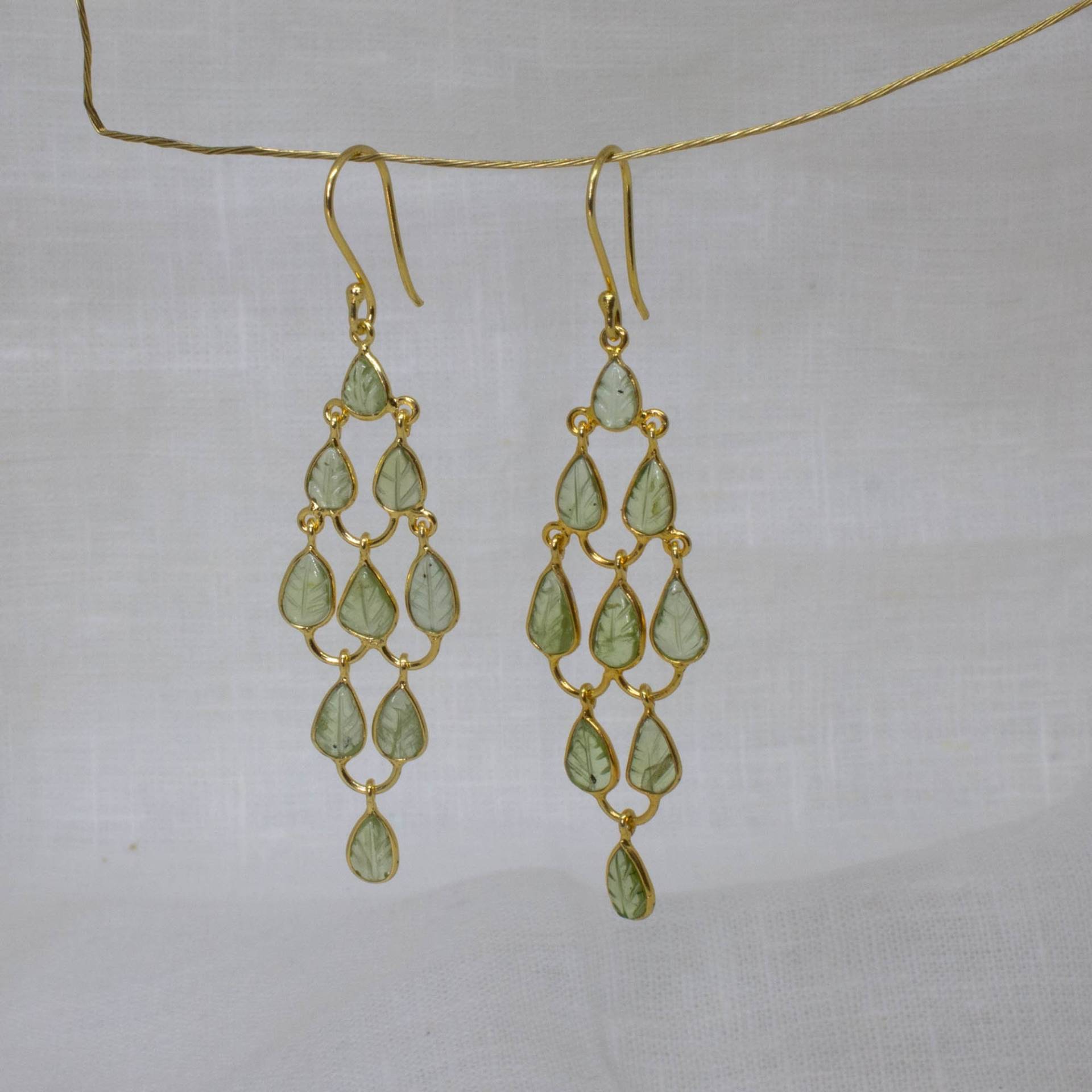 Peridot Und Gold Ohrringe, Kronleuchter August Geburtsstein, Geschnitzte Edelstein Vermeil von BeyondBiasa