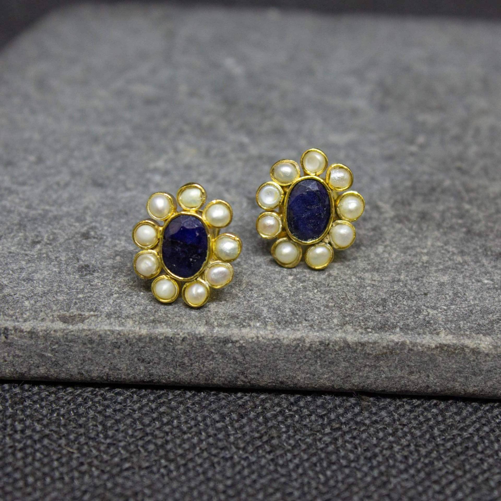 Saphir Und Gold Ohrringe, Perlen Ohrstecker, September Geburtsstein, Juni Vermeil von BeyondBiasa