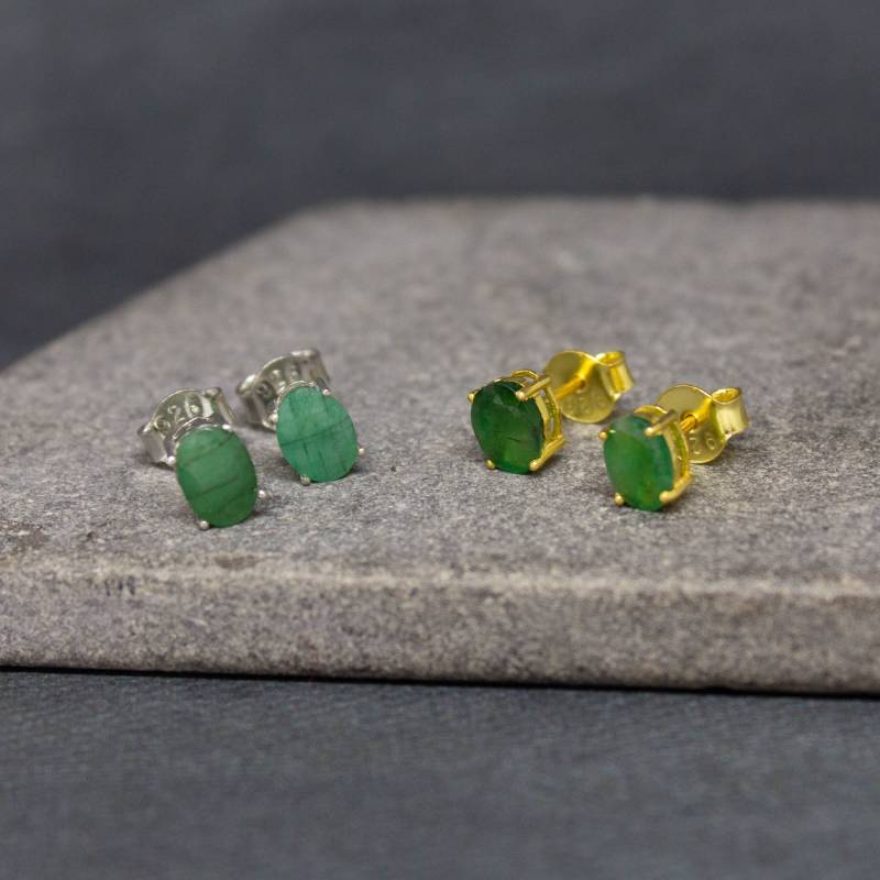 Smaragd Ohrstecker, Silber Und Smaragd, Mai Birthstone Ohrringe, Gold Oval Edelstein Ohrringe von BeyondBiasa
