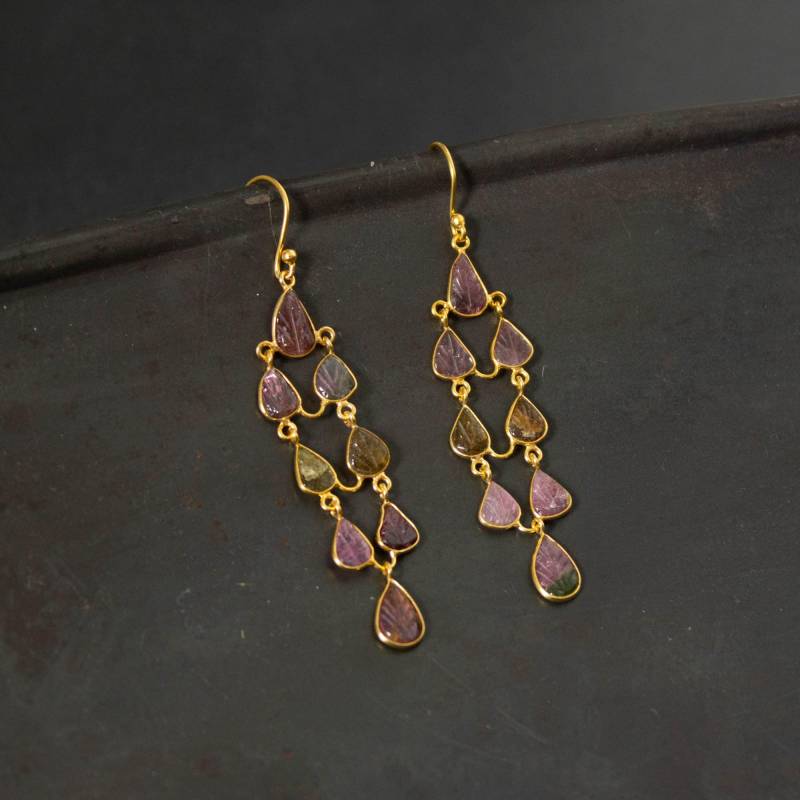 Turmalin Ohrringe, Gold Und Kronleuchter Oktober Geburtsstein, Geschnitzte Edelstein Ohrringe von BeyondBiasa