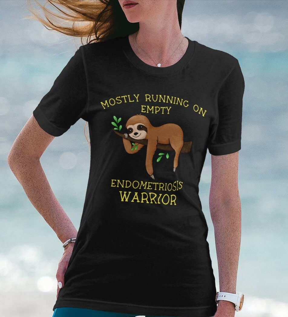 Endometriose T-Shirt - Faultierendometriose-Krieger-T-Shirt -Endowarrior-T-Shirt Grafik-T-Shirt Faultiertrockenheits-Bewusstsein Damen von BeyondBoundariesUK