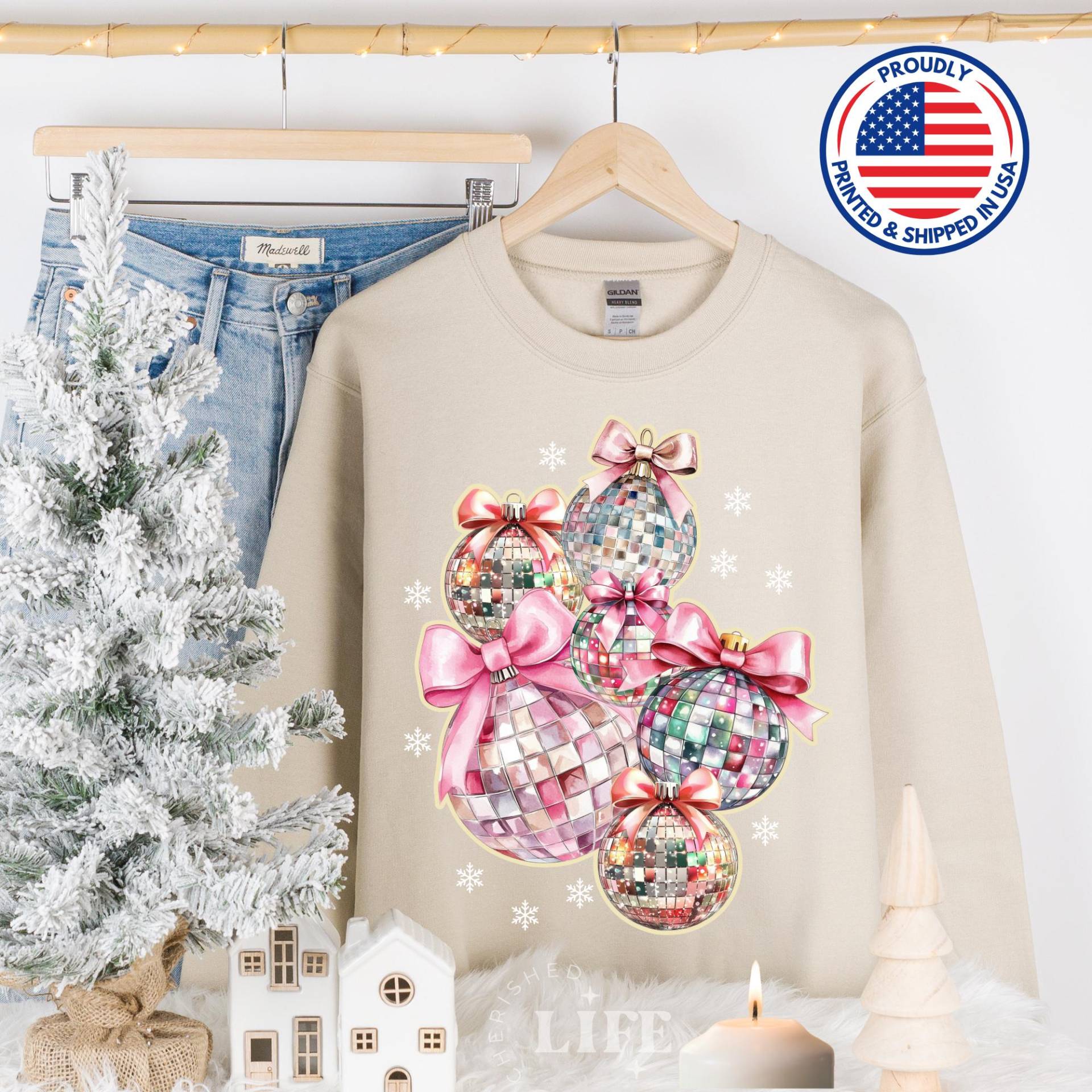 Diskokugel Sweatshirt Weihnachten Groovy Shirt Spiegelball Tshirt Discoball Print Disco Ball Grafik-T-Shirt Shimmer von BeyondCherishedLife