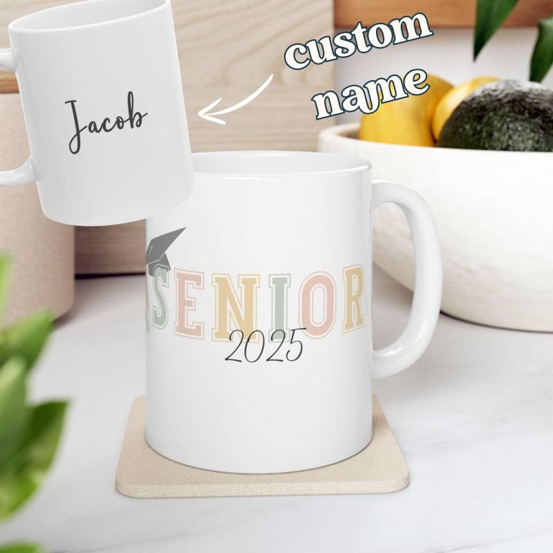 Senior Gift Personalized, 2025, 2025 Senior, Class Of Mom, Gifts, Phd Gradution Gift, Mug von BeyondDesignForYou