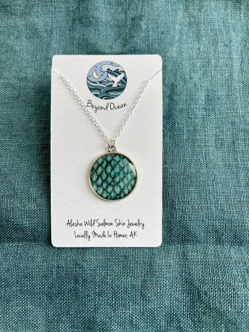 Alaska Wildlachs/Lachshaut Halskette Fischhaut Schmuck Ozean Meerjungfrau von BeyondOceanAK