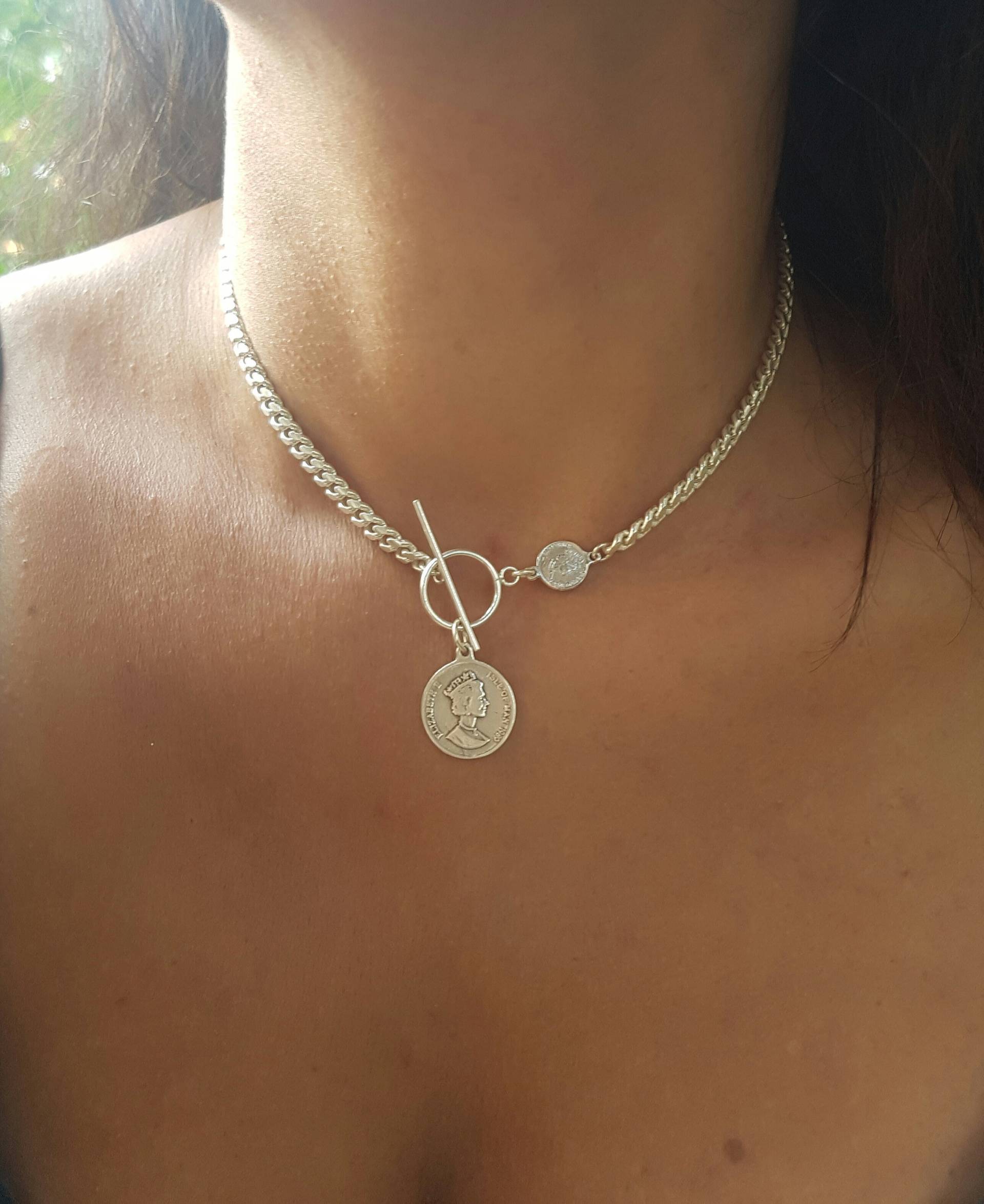 Münze Halskette Sterling Silber Panzerkette Geformt Front Knebelverschluss & Elizabeth Münzenanhänger von BezalelDesignShop
