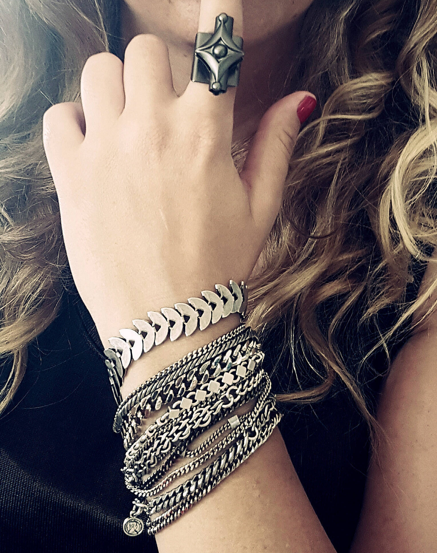 Oxidiertes Silber Multi Strand Armband Boho Rock Layered Armband Oxidiertes Silber Multi Strand Armband Boho Rock Layered Armband von BezalelDesignShop