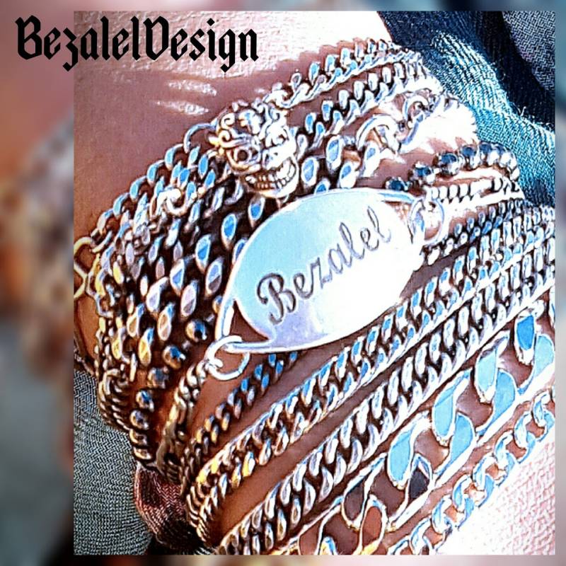 Oxidiertes Silber Multi-strand Kettenarmband Mit Gravierter Diskette von BezalelDesignShop