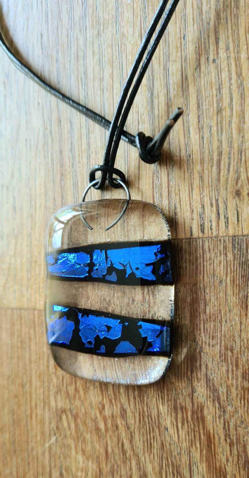 Glasschmuck...glasanhänger Mit Lederband...dichroic Glas...modeschmuck...geschenkidee von BezauberndesGlas
