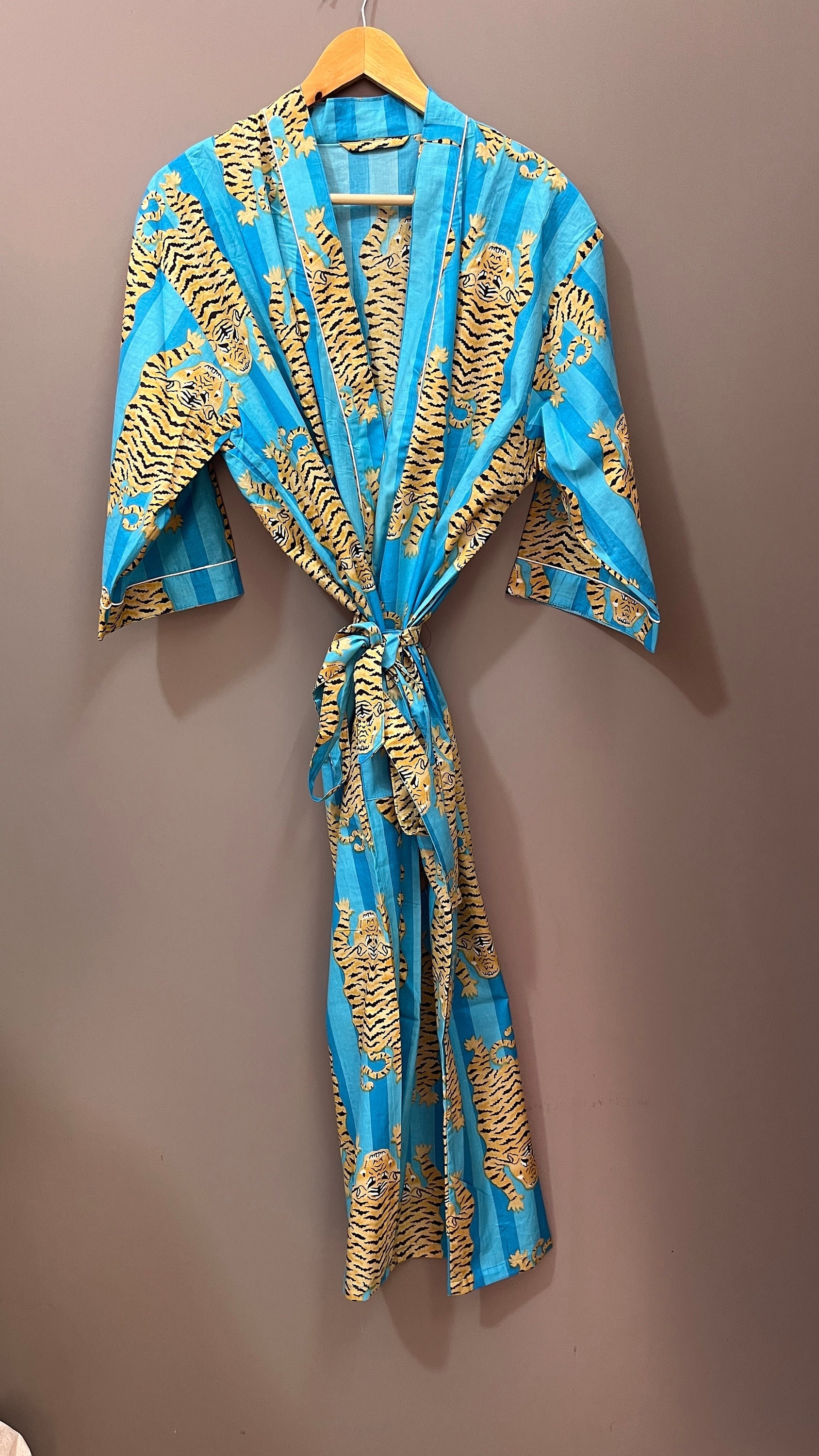 Blauer Tiger-Print Baumwollkimono, Weicher Und Bequemer Bademantel, Strandkleid, Brautkimono, Wickelkleid, Geschenk Für Sie von Bhatyanihandicraft