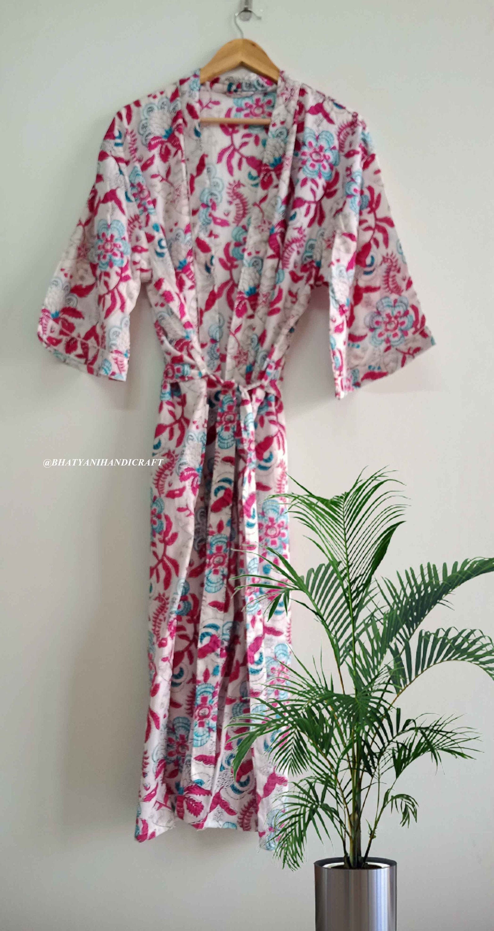 Express-Lieferung - Baumwoll-Kimono-Roben, Blumendruck-Kimono, Weiche Und Bequeme Bademäntel, Wickelkleid von Bhatyanihandicraft