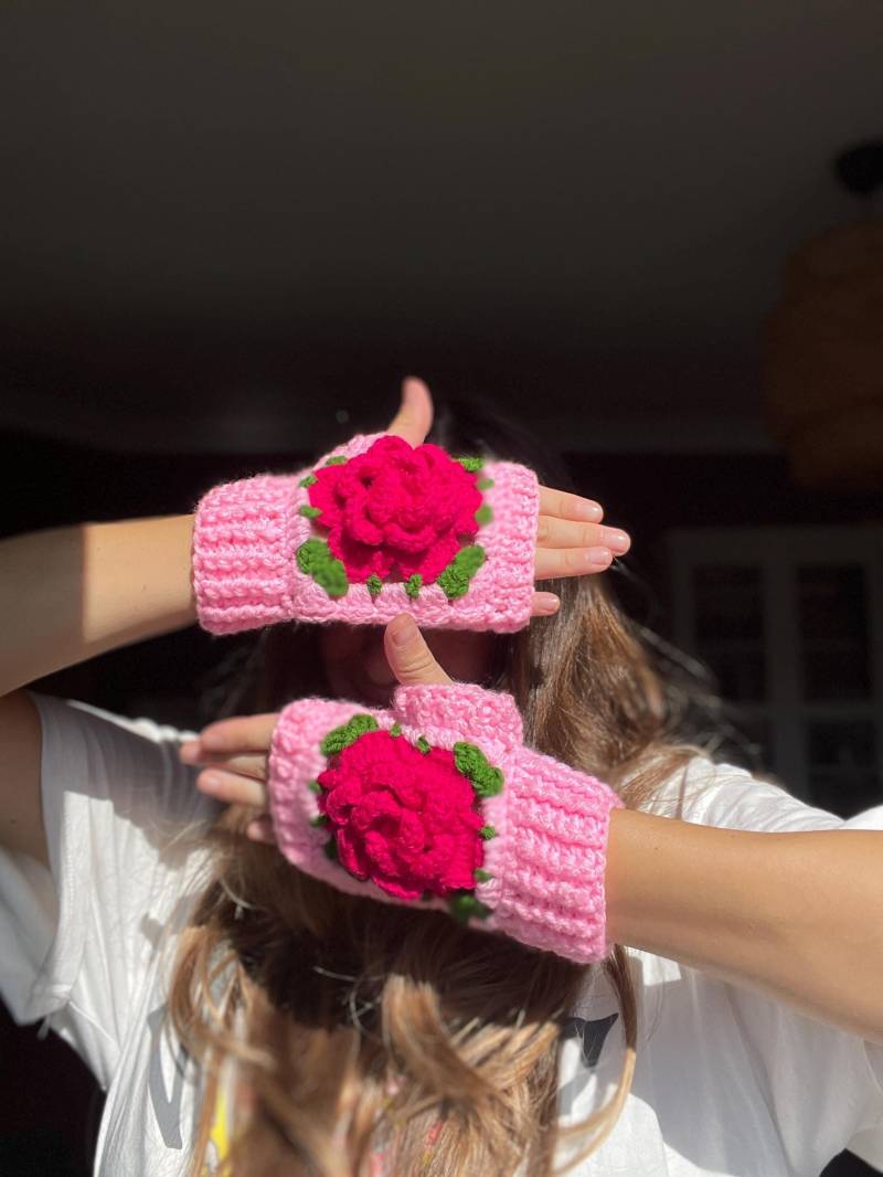 Gehäkelte Armstulpen, Rosa Rose, Boho Winter Geschenk Für Sie, Handgemachter Handschuh von Bhavass