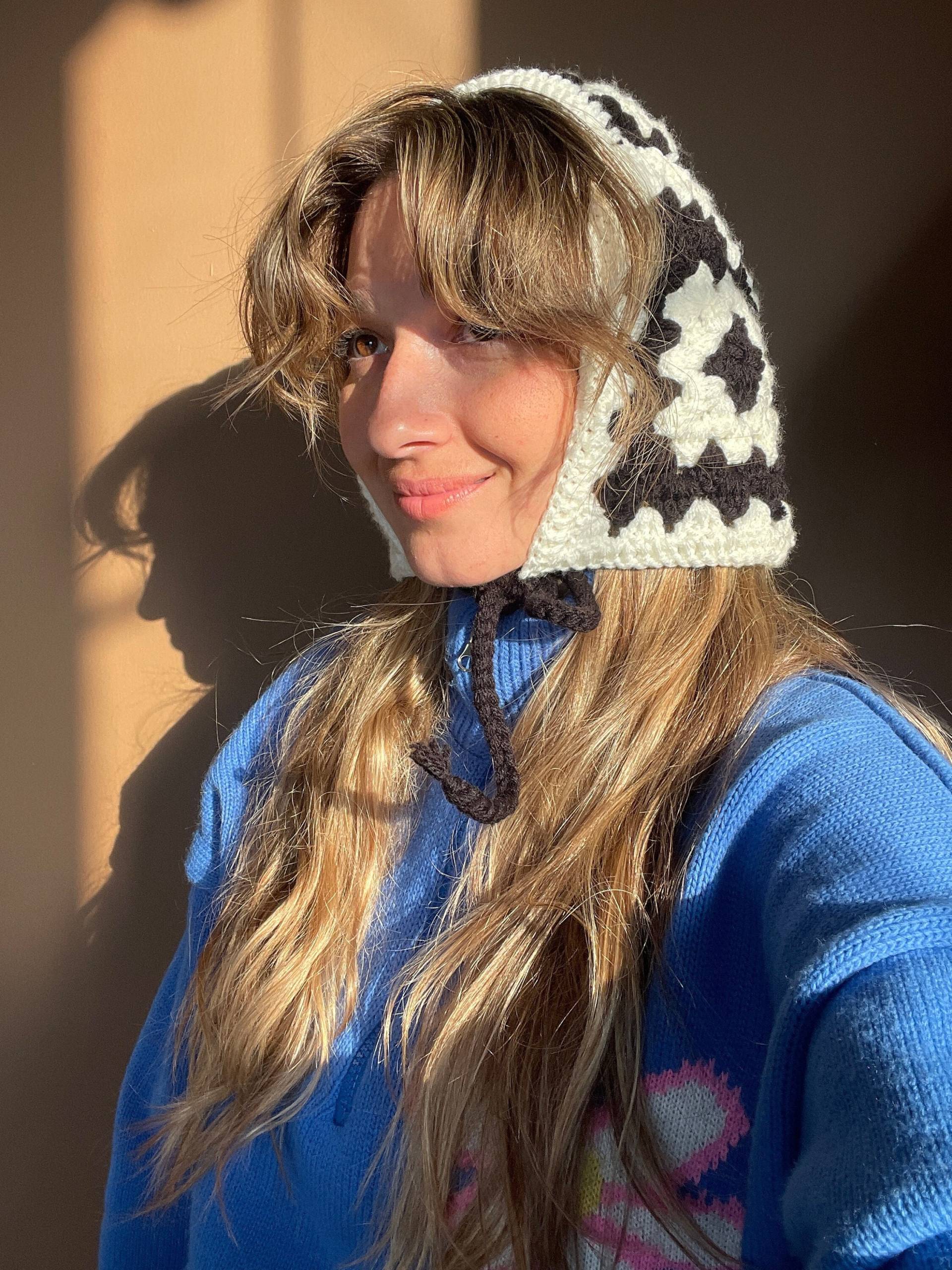 Gehäkelte Balaclava, Schwarz Und Weiß Oma Square Balaclava Wintermütze, Handgemachte Bhava's Style von Bhavass