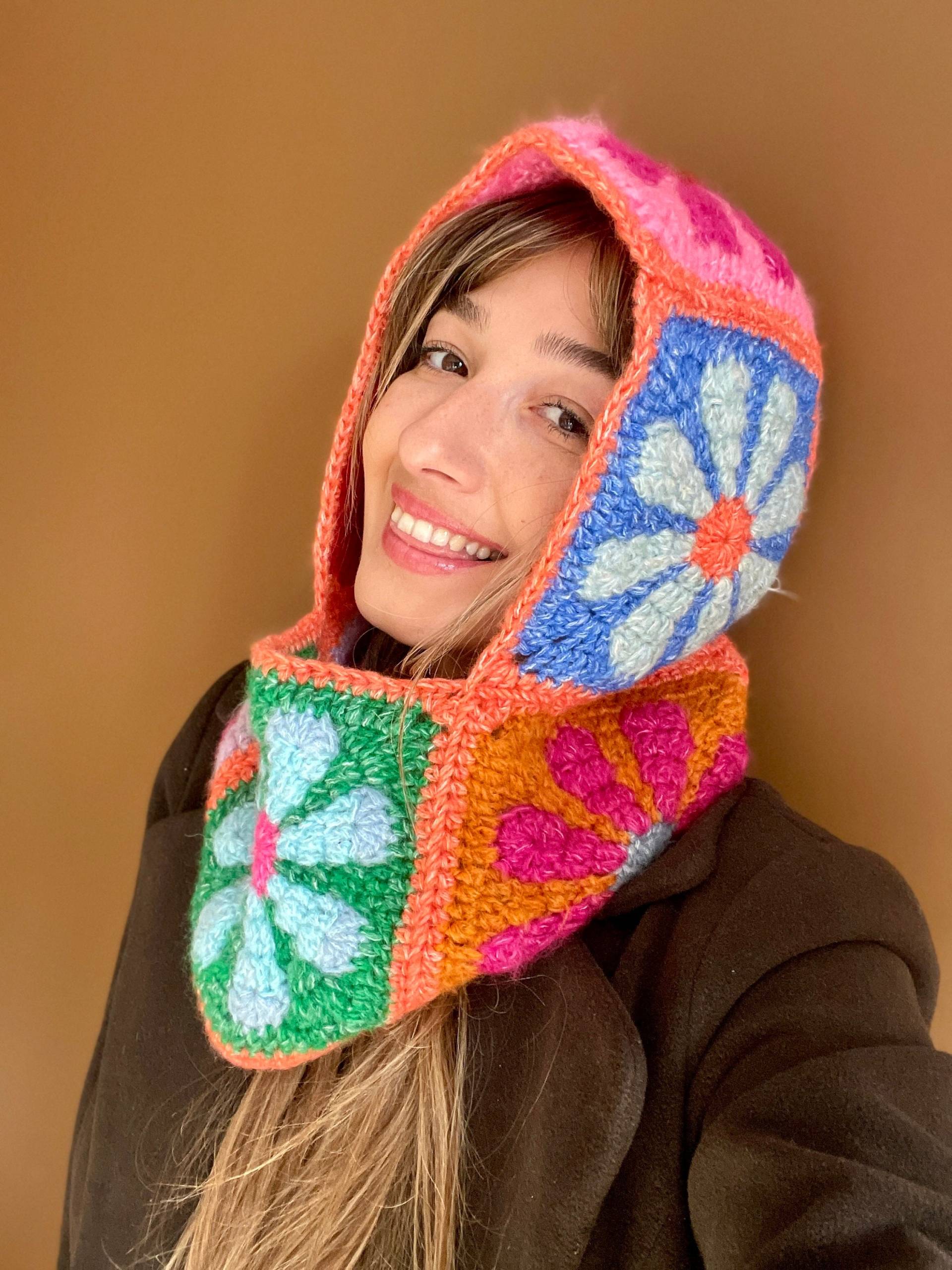 Gehäkelte Daisy Balaclava Wolle Boho Floral Kapuze, Handgemacht Gehäkelte Daisy Balaclava Wolle Boho Floral Kapuze, Handgemacht von Bhavass