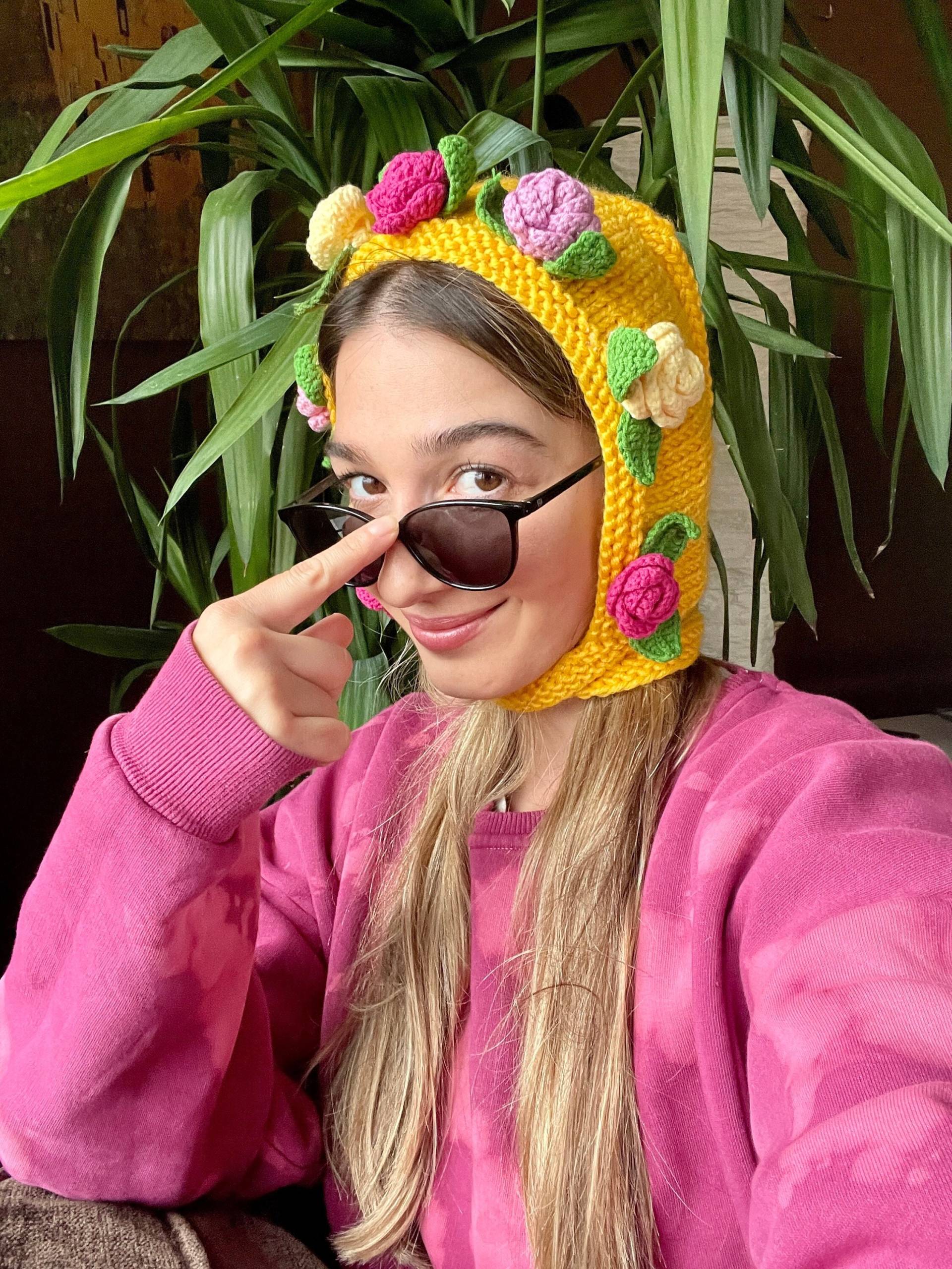 Gehäkelte Florale Balaclava Handgemachte Bunte Haube Mit Bindebändern von Bhavass