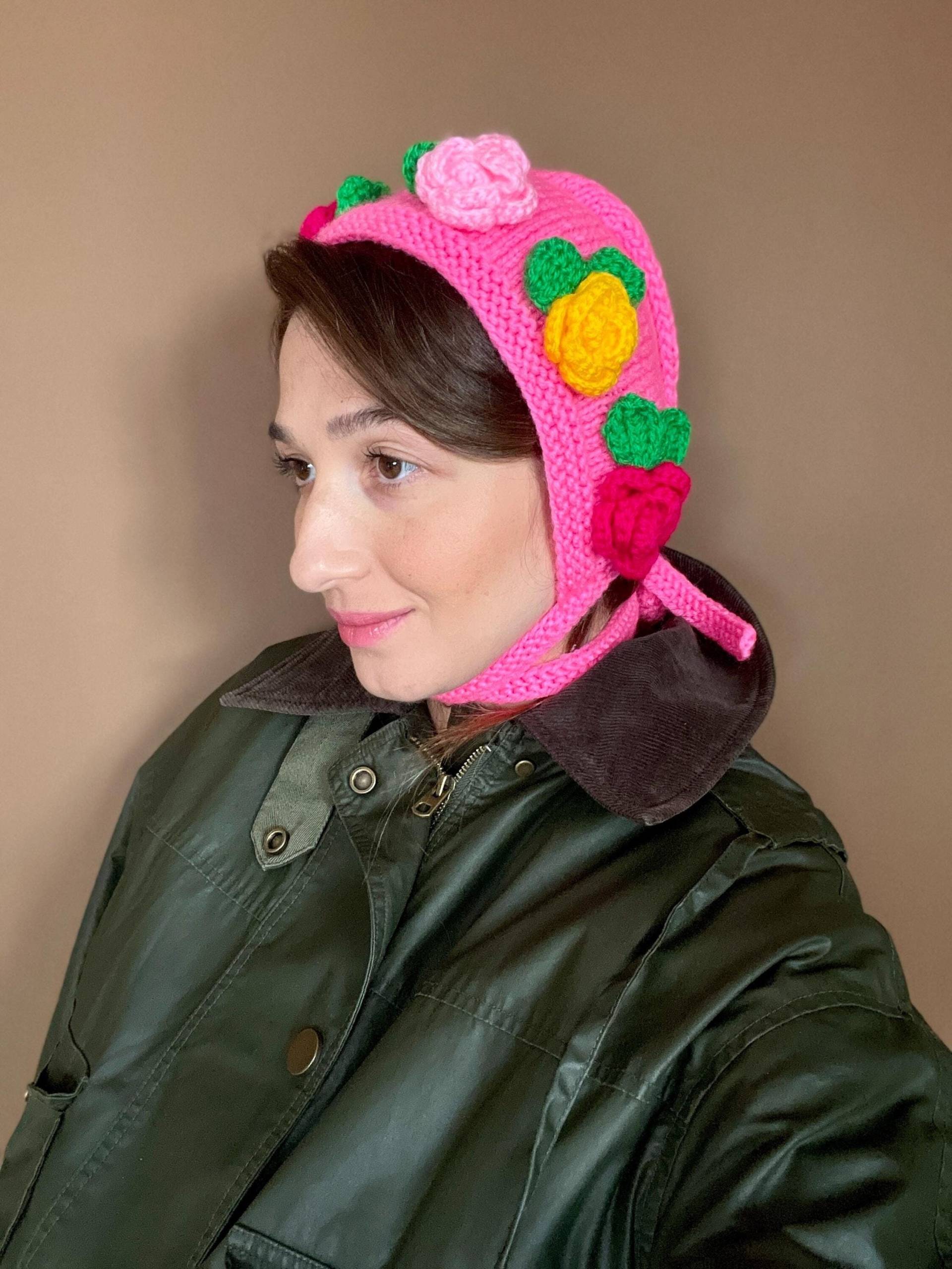 Häkelblümchen Mütze Handgestrickte Bunte Baskenmütze von Bhavass