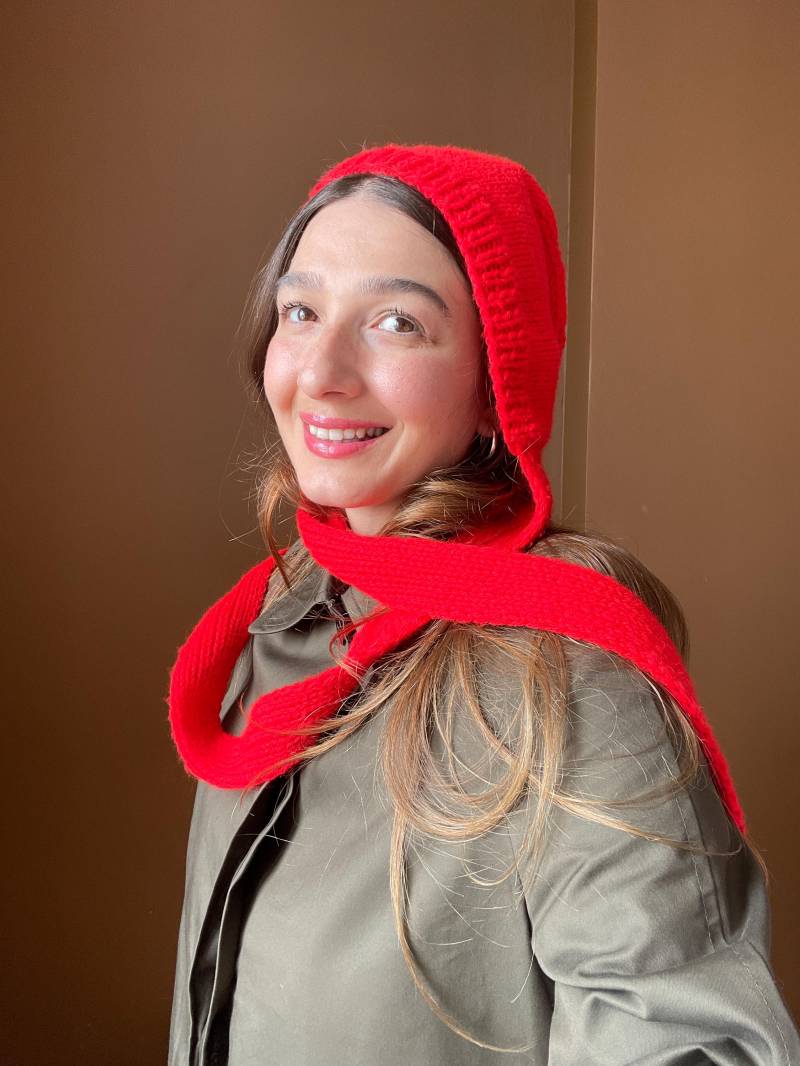 Handgestrickter Balabonnet, Baumwoll-Acryl-Mischgewebe Schal, Weihnachtsschal Für Den Winter, Geschenk Sie, Rote Gemütliche Mütze Mit Krawatte von Bhavass