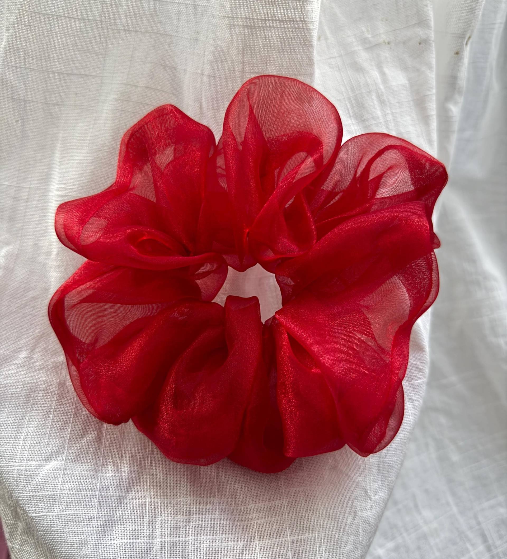 xxl Roter Organza Scrunchie Handgemachter, Flauschiger Haargummi von Bhumola
