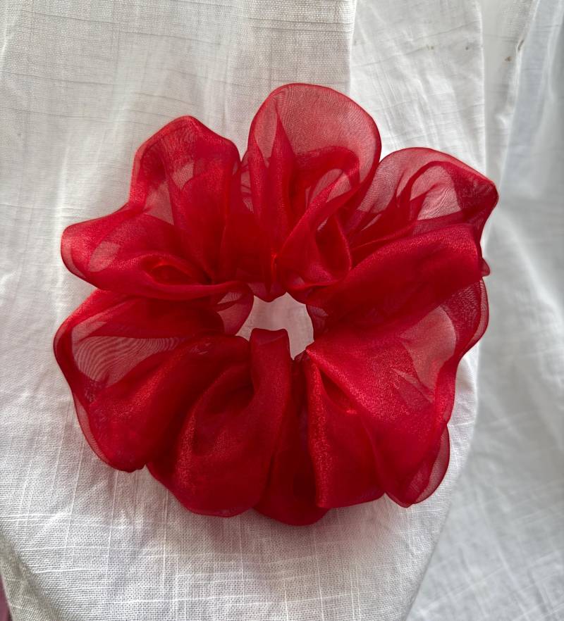 xxl Roter Organza Scrunchie Handgemachter, Flauschiger Haargummi von Bhumola