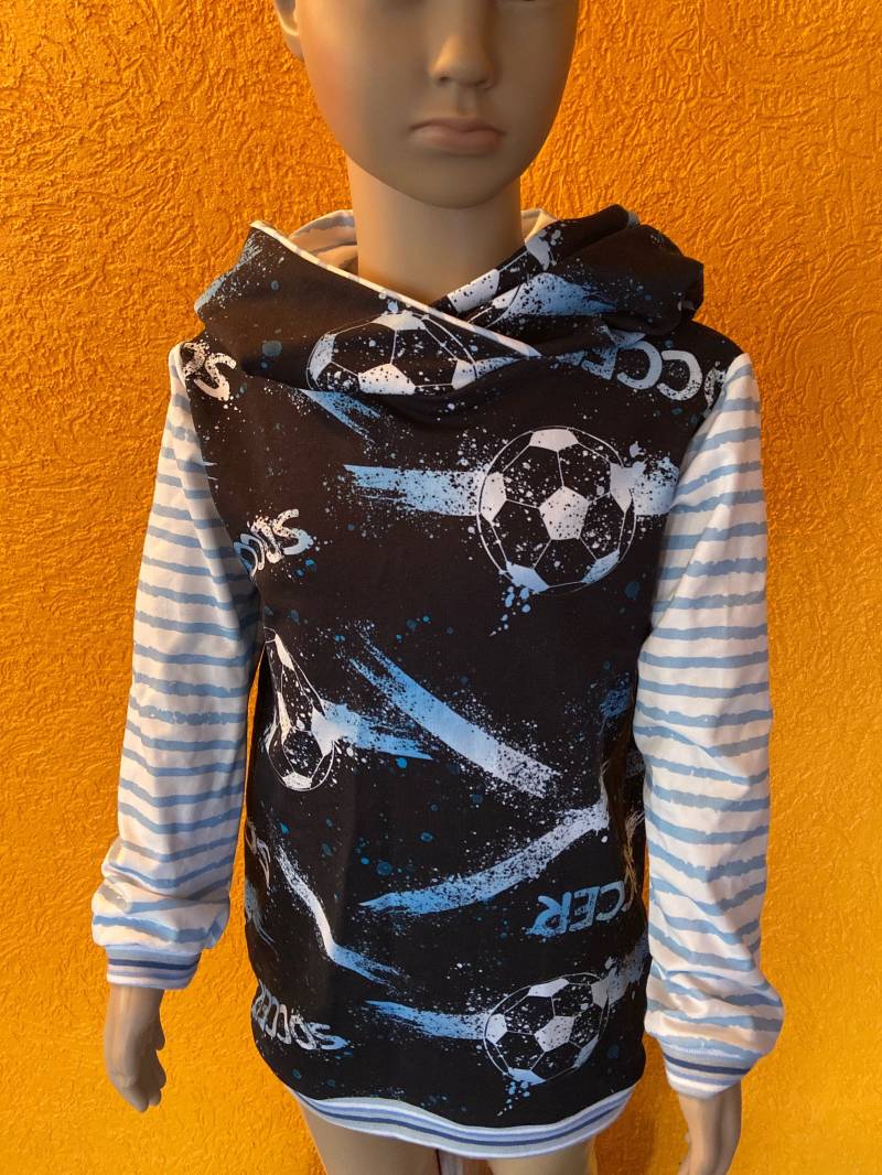 Hoodie Mit Kapuze Gr 110/116 von BiSchmisNaehChaos