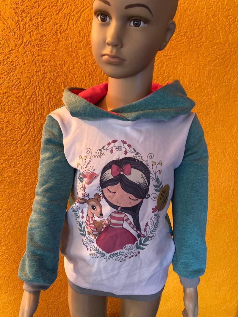 Hoodie Mit Kapuze Gr 98/104 von BiSchmisNaehChaos