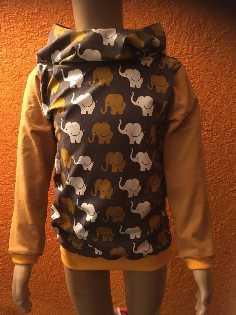 Hoodie "Senfgelber Elefant" Größe 98/104 Mit Kapuze von BiSchmisNaehChaos