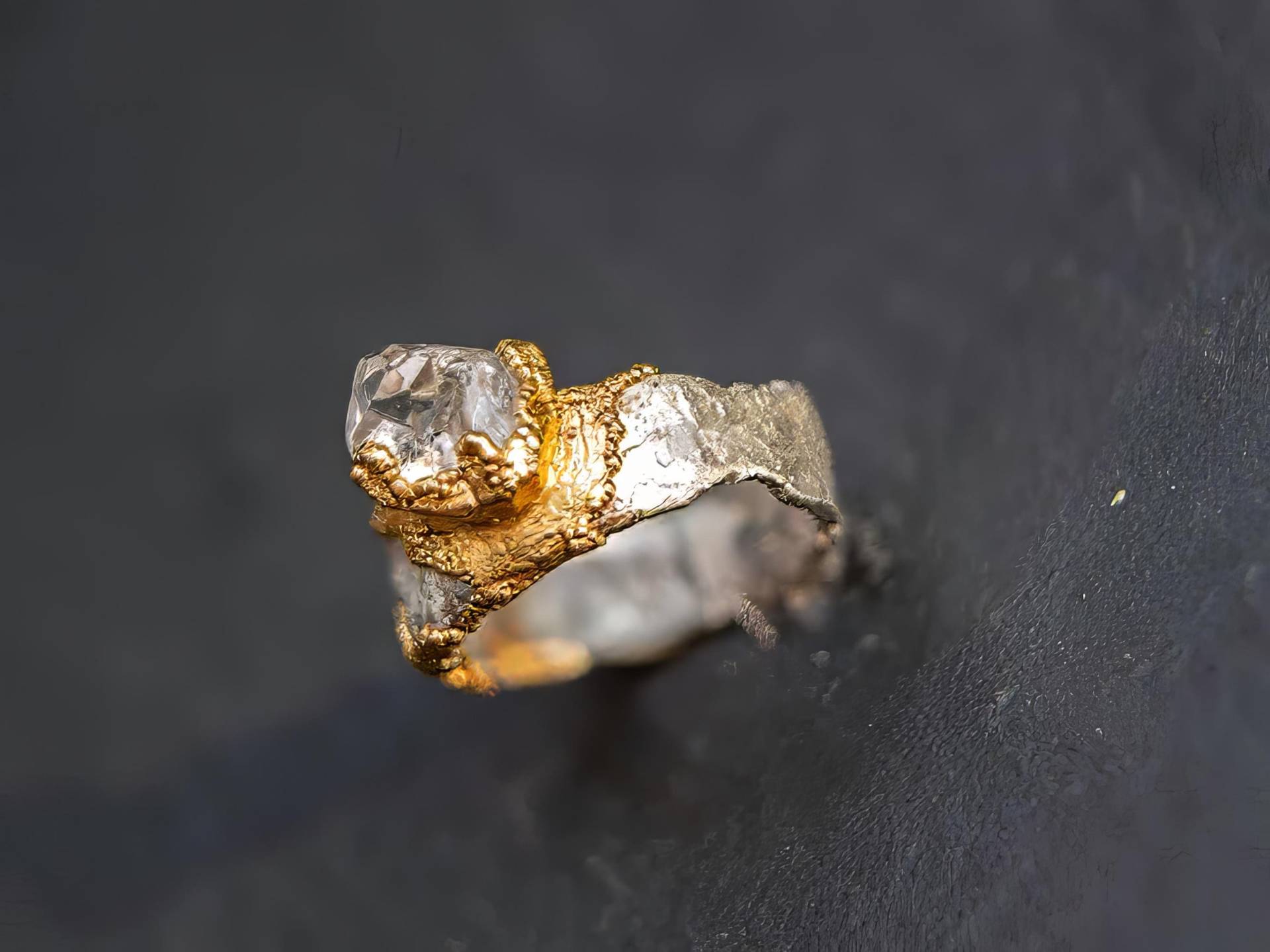 Herkimer Krone - Silberring Mit Diamantkristall in Vergoldeter Fassung von BibbaLondon