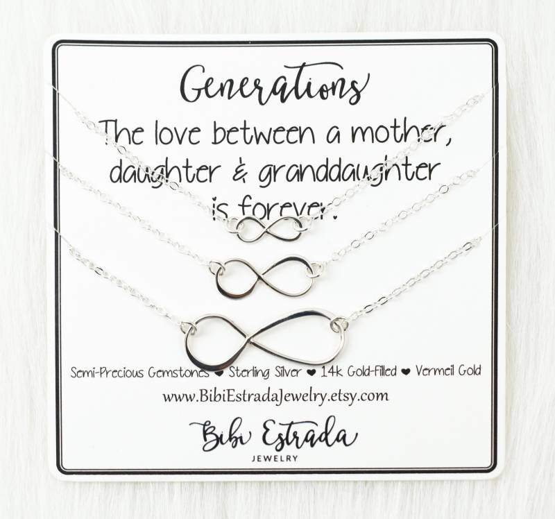 Drei Generationen Infinity-Halsketten-Set Sterlingsilber-Mutter-Tochter-Geschenk Drei Generationen Infinity-Halsketten-Set Sterlingsilber-Mutter-Tochter-Geschenk von BibiEstradaJewelry