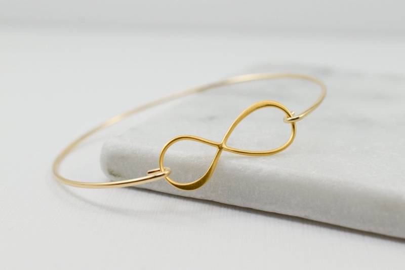 Gold Infinity Armreif Armband 14K Filled Goldarmband Gold Infinity Armreif Armband 14K Filled Goldarmband von BibiEstradaJewelry