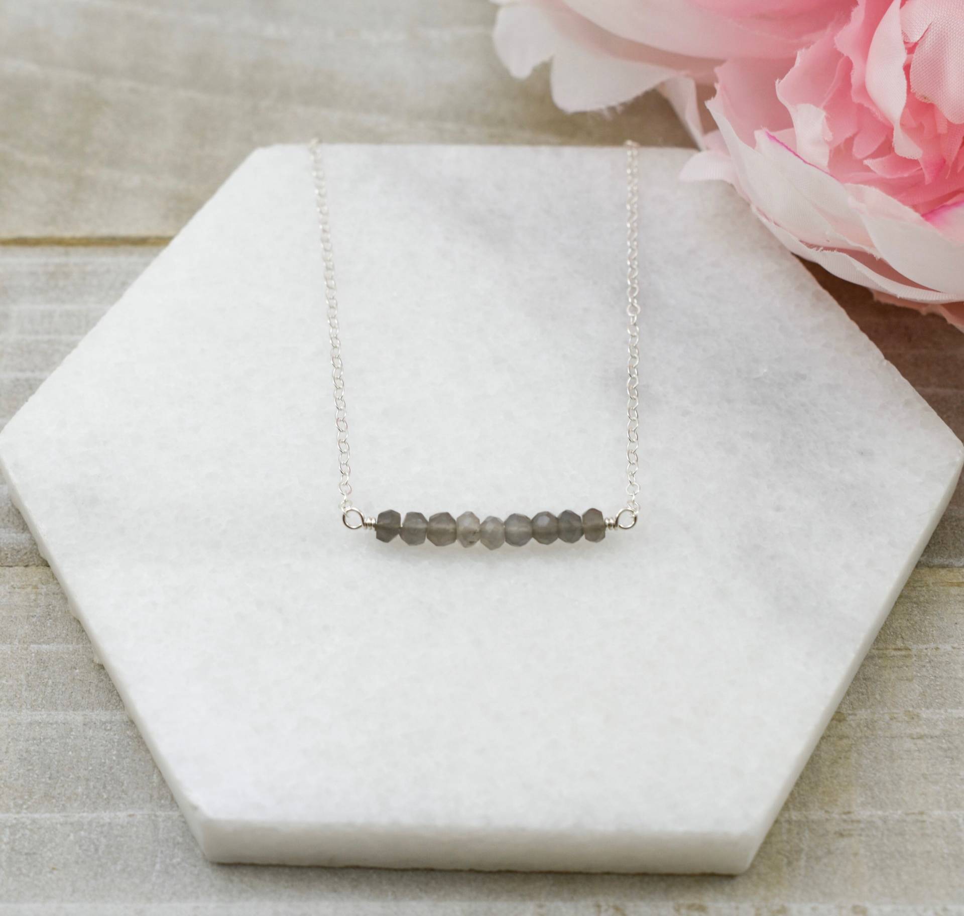 Graue Mondstein Bar Halskette Sterling Silber Zierliche Halskette Graue Mondstein Bar Halskette Sterling Silber Zierliche Halskette von BibiEstradaJewelry