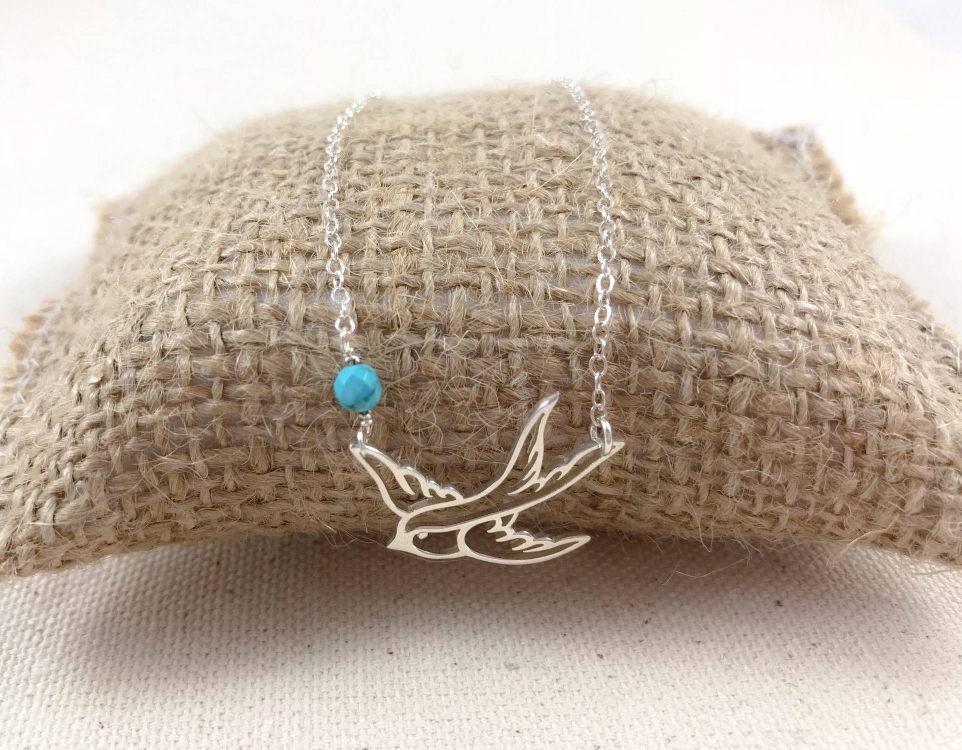 Türkis Schwalbe Vogel Halskette Sterling Silber & 14K Gold-Gefüllt Türkis Schwalbe Vogel Halskette Sterling Silber & 14K Gold-Gefüllt von BibiEstradaJewelry