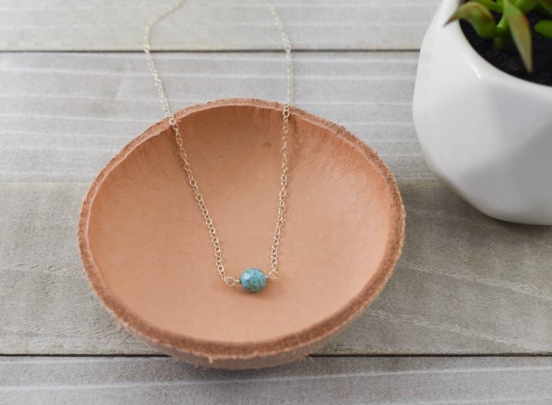 Zierliche Edelstein Halskette Sterling Silber Oder Gold Filled, Minimalist Style von BibiEstradaJewelry