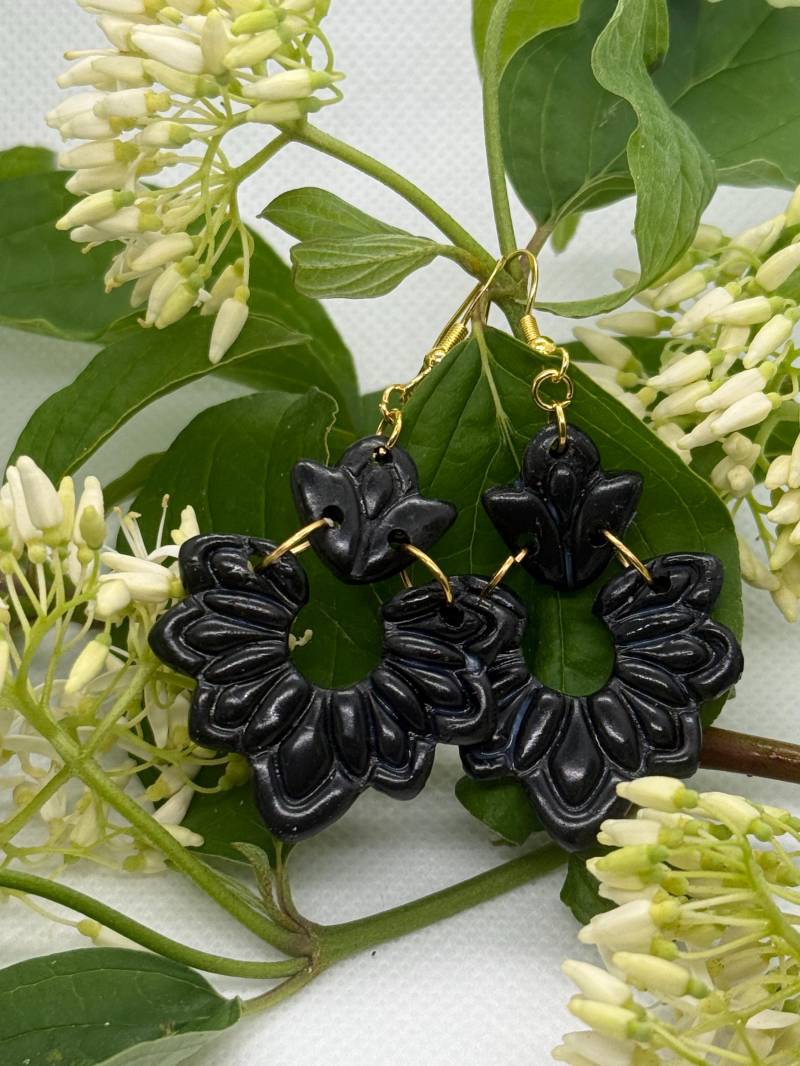 Handgemachte Schwarze Statement-Ohrringe Aus Polymer Clay - Florales Design, Leicht & Elegant, Für Jeden Anlass Handgemachte Schwarze Statement-Ohrringe Aus Polymer Clay - Florales Design, Leicht & Elegant, Für Jeden Anlass von BibiKreativwerkstatt