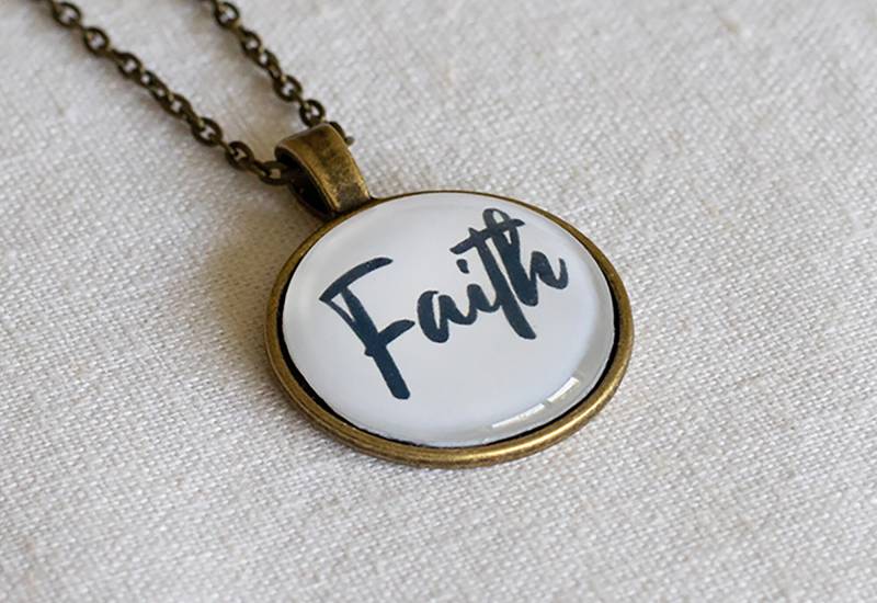 Halskette Anhänger Rund Messing, Individuelles Geschenk Alle Anlässe, Christliche Schmuck Frauen Jugend, Bibel Bibelvers von BibleStreet