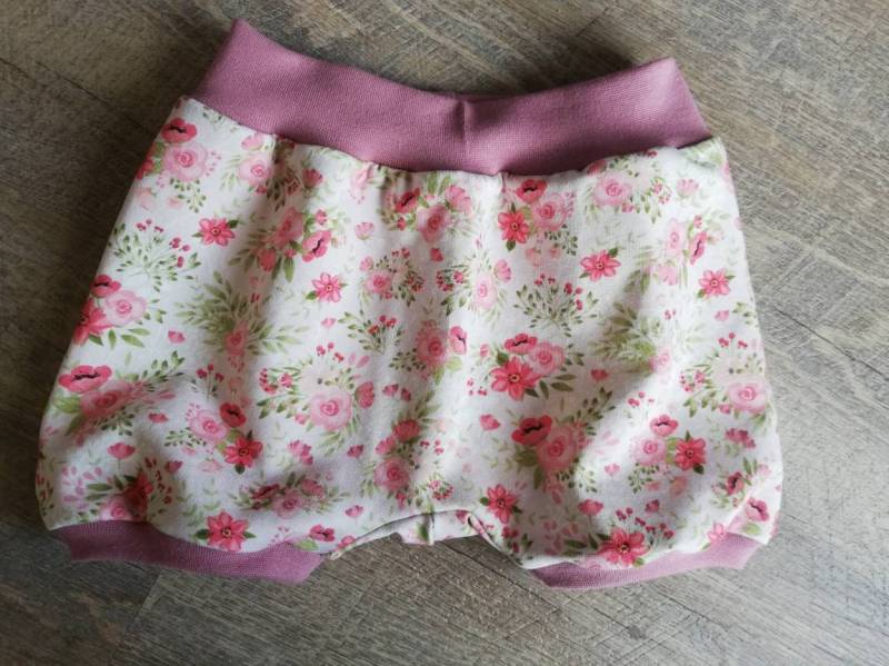 Kurze Hose, Pumphose, Rosa, Blümchen , Handmade, Neu, Verschiedene Größen Verfügbar von BibsonAldeur