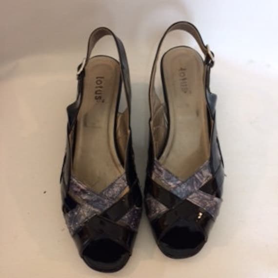 Vintage Schuhe 80Er Jahre Lotus Hergestellt in Italien Schwarzen Lack Peep Zehe Schlinge Zurück Plattform Leder Gericht Pumpen Größe Uk 7 Uns 9 Eu von BidandBertVintage