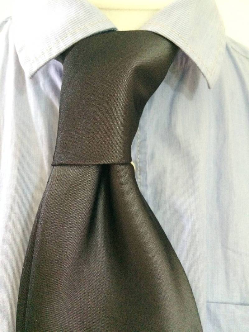 Vintage Seiden-Krawatte, Hergestellt Von Baumler in Silber Grau Seide von BidandBertVintageMen